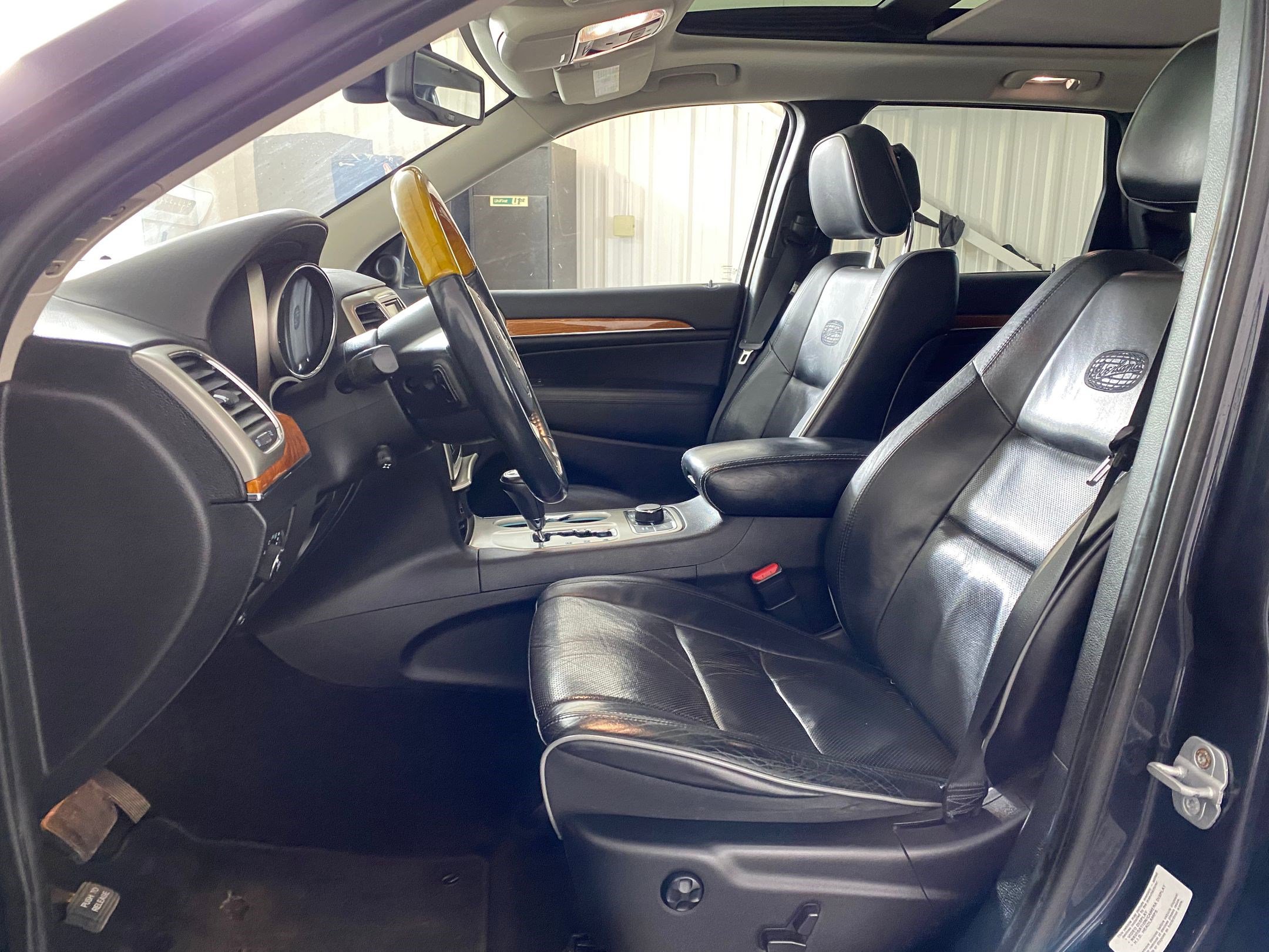 2012 Jeep Grand Cherokee Overland photo 4