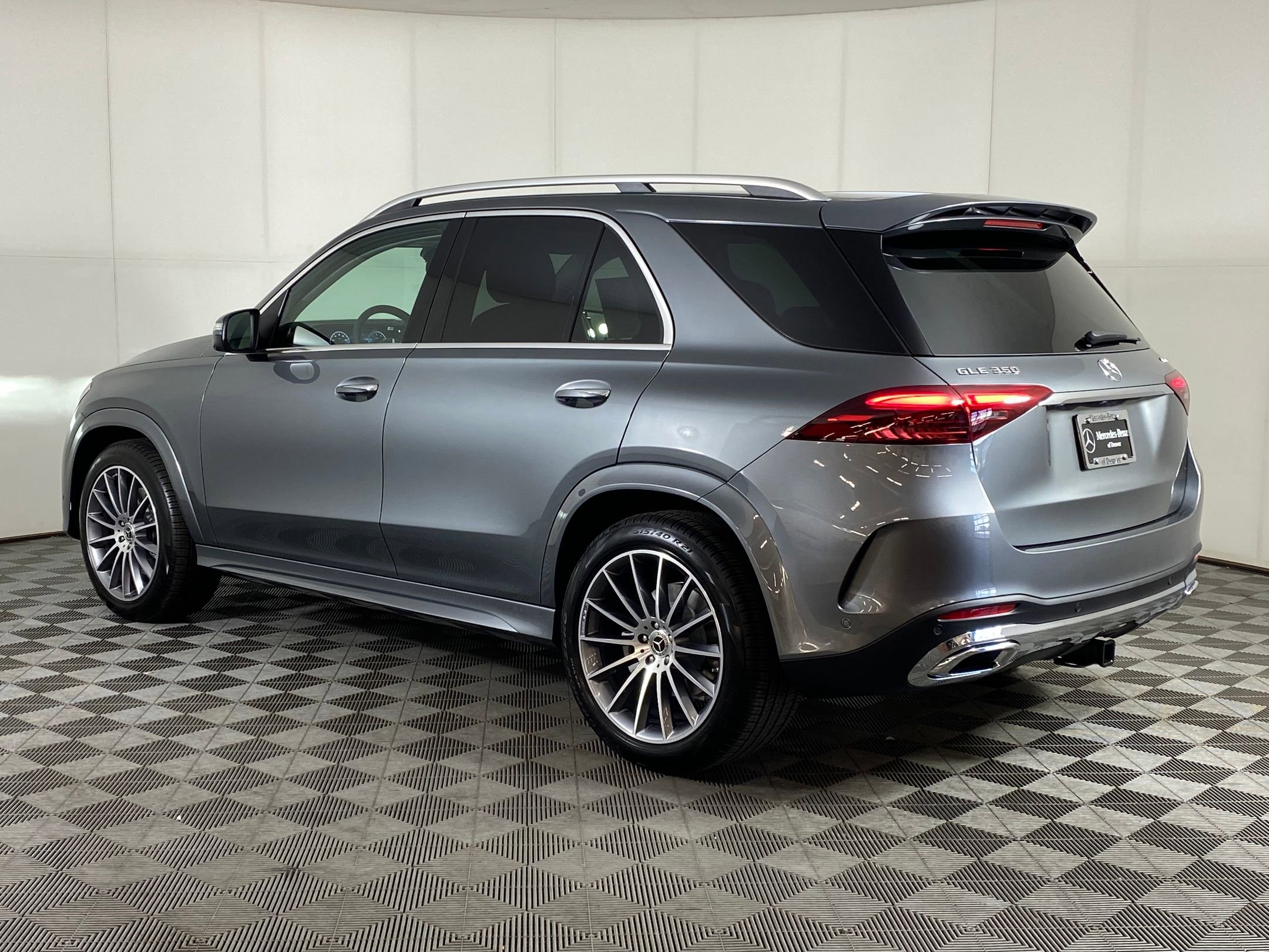 2025 Mercedes Benz GLE 350 4MATIC photo 3