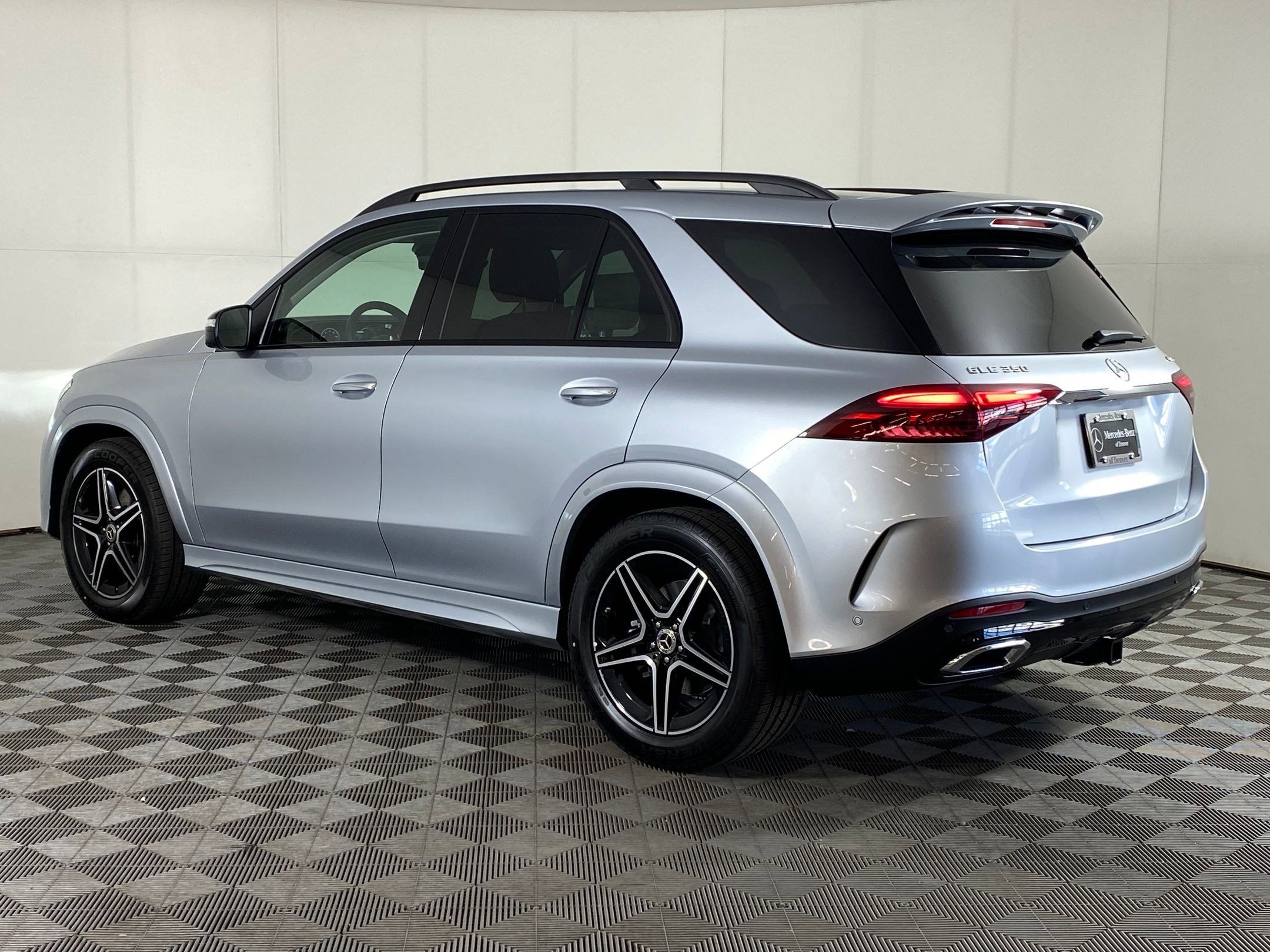 2025 Mercedes Benz GLE 350 4MATIC photo 3