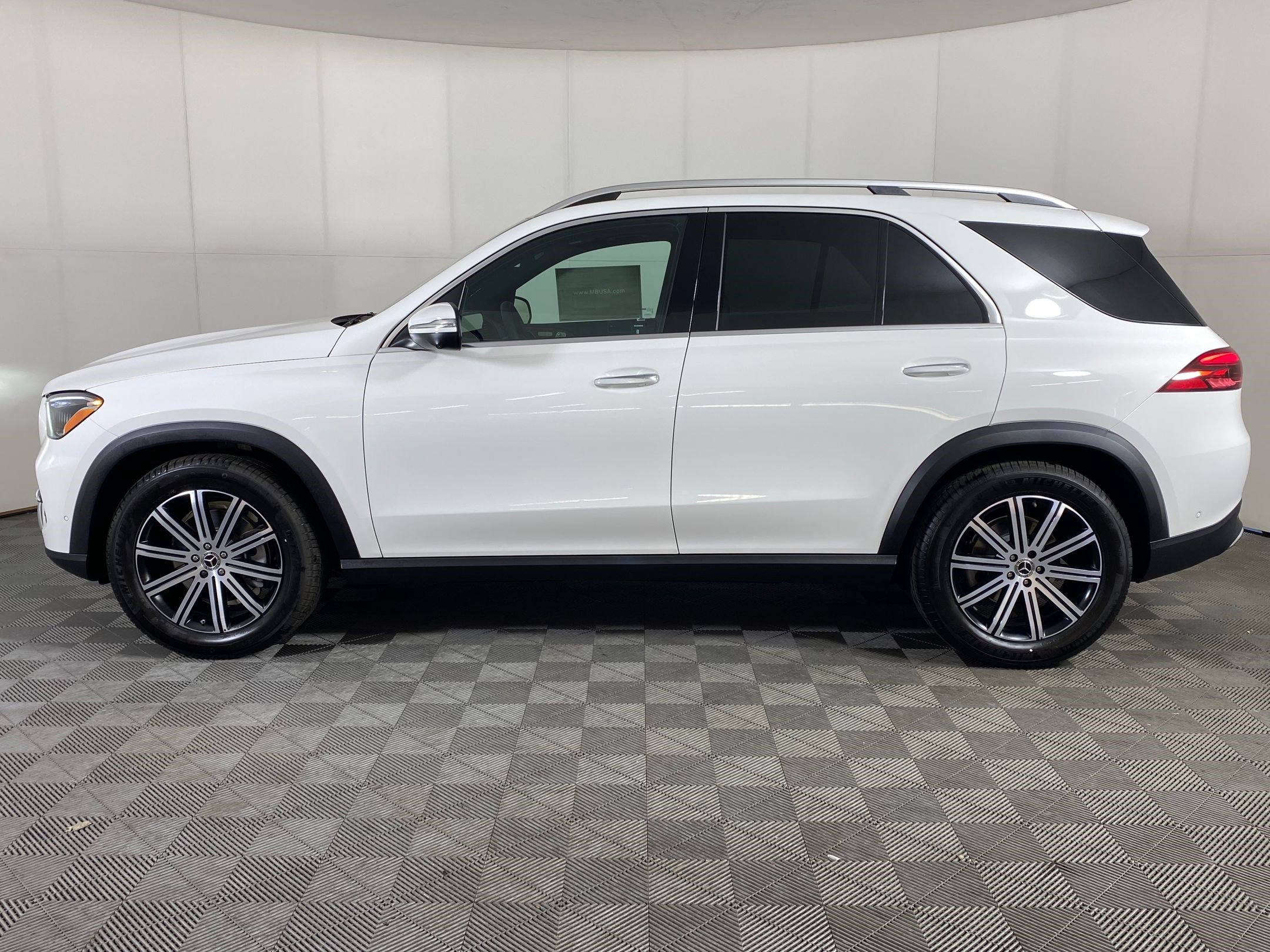 2026 Mercedes Benz GLE 350 4MATIC photo 2