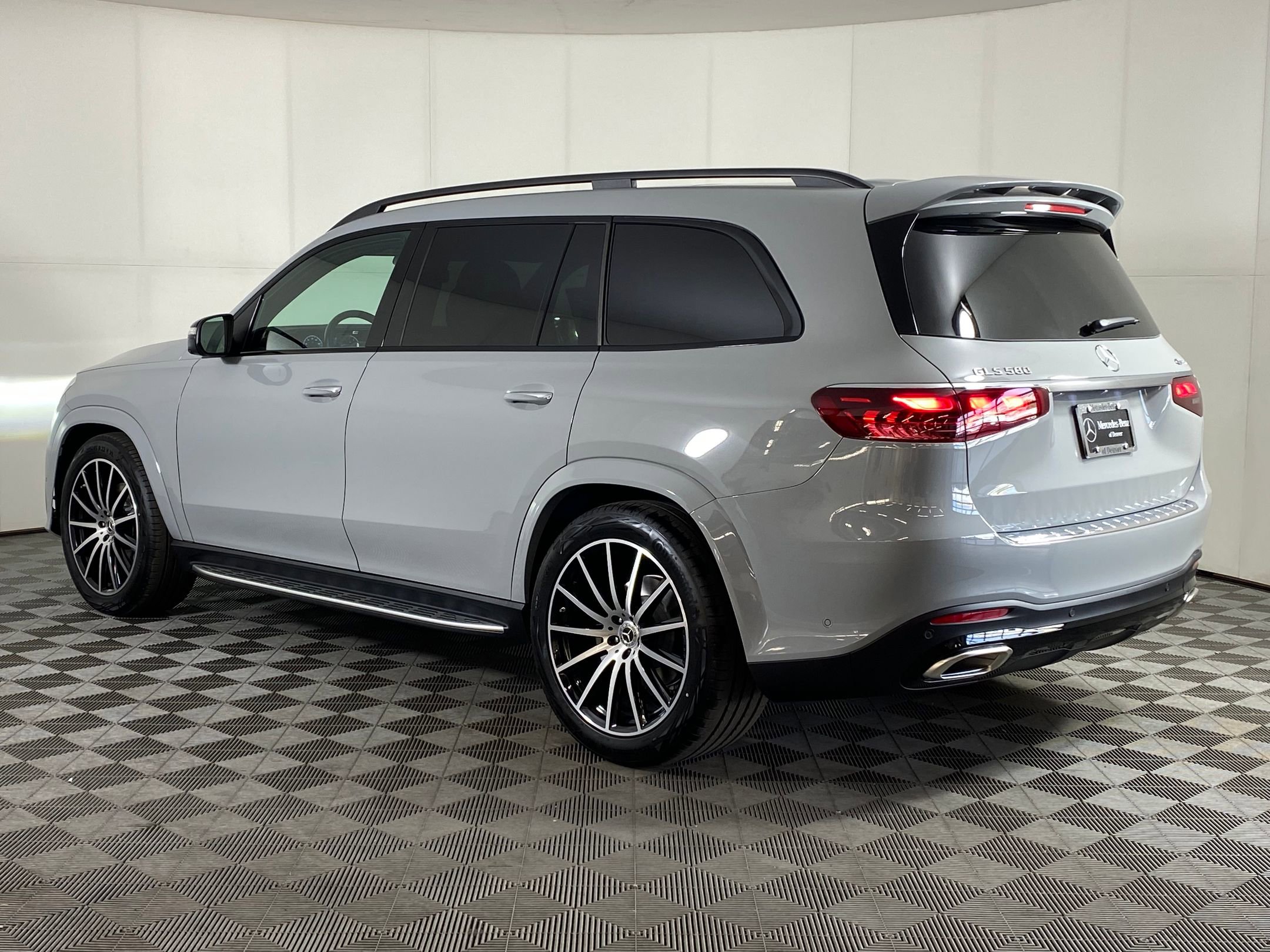 2026 Mercedes Benz GLS 580 4MATIC photo 2