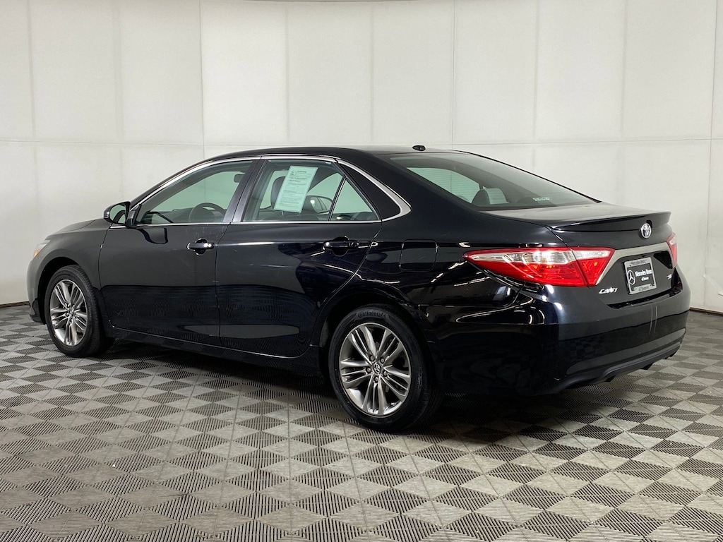 Used 2016 Toyota Camry SE Sedan
