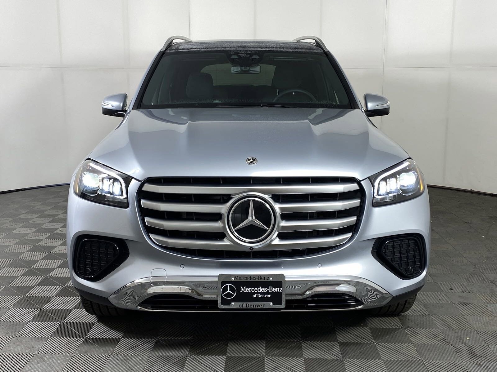 2025 Mercedes Benz GLS 450 4MATIC photo 2