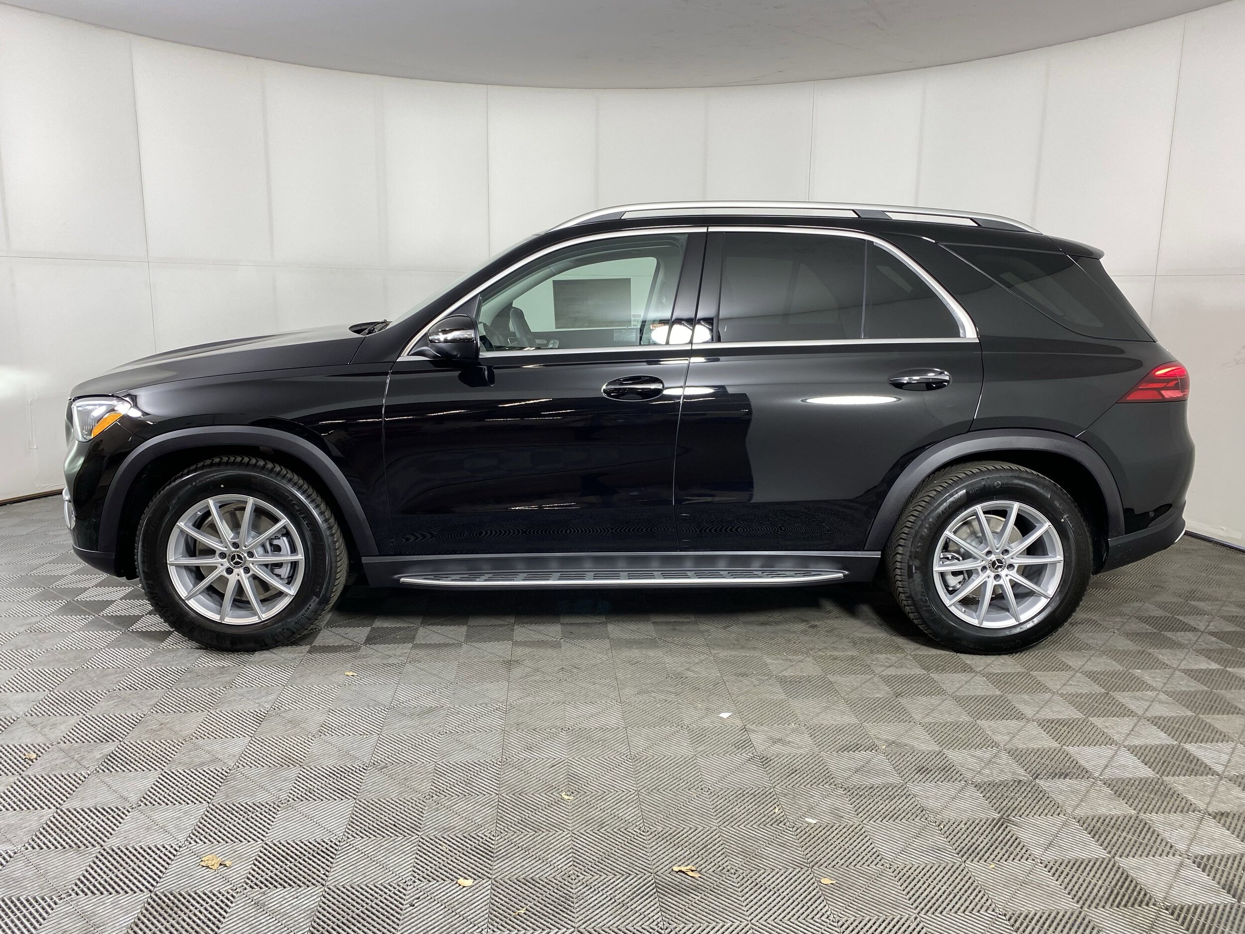 2025 Mercedes Benz GLE 350 4MATIC photo 2