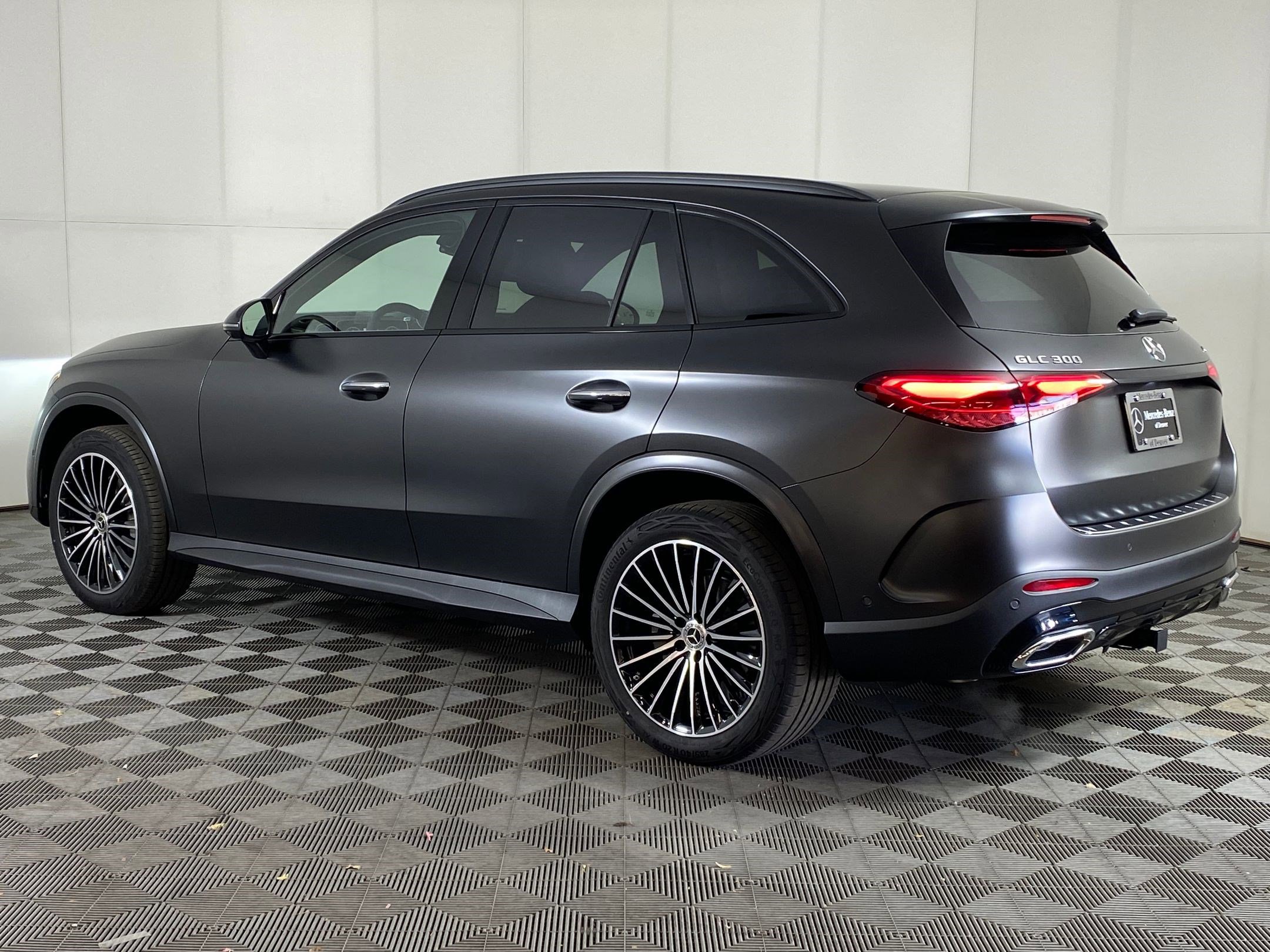 2026 Mercedes Benz GLC 300 4MATIC photo 2