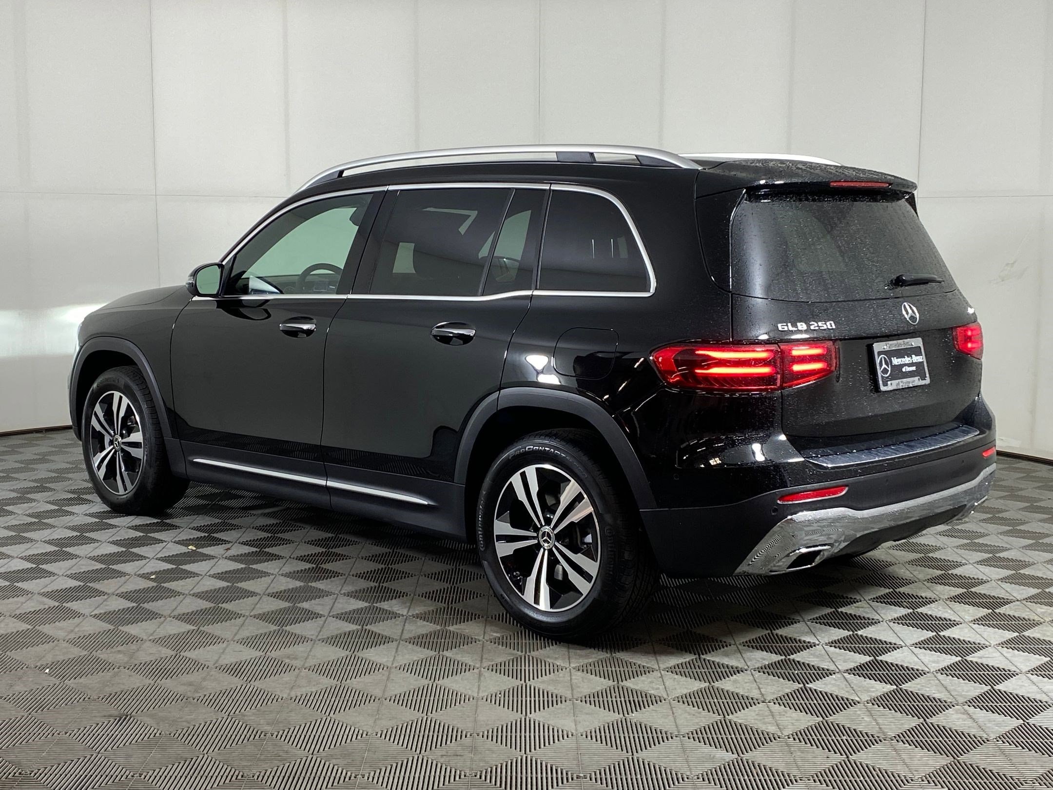 2025 Mercedes-Benz GLB Base - Photo 3