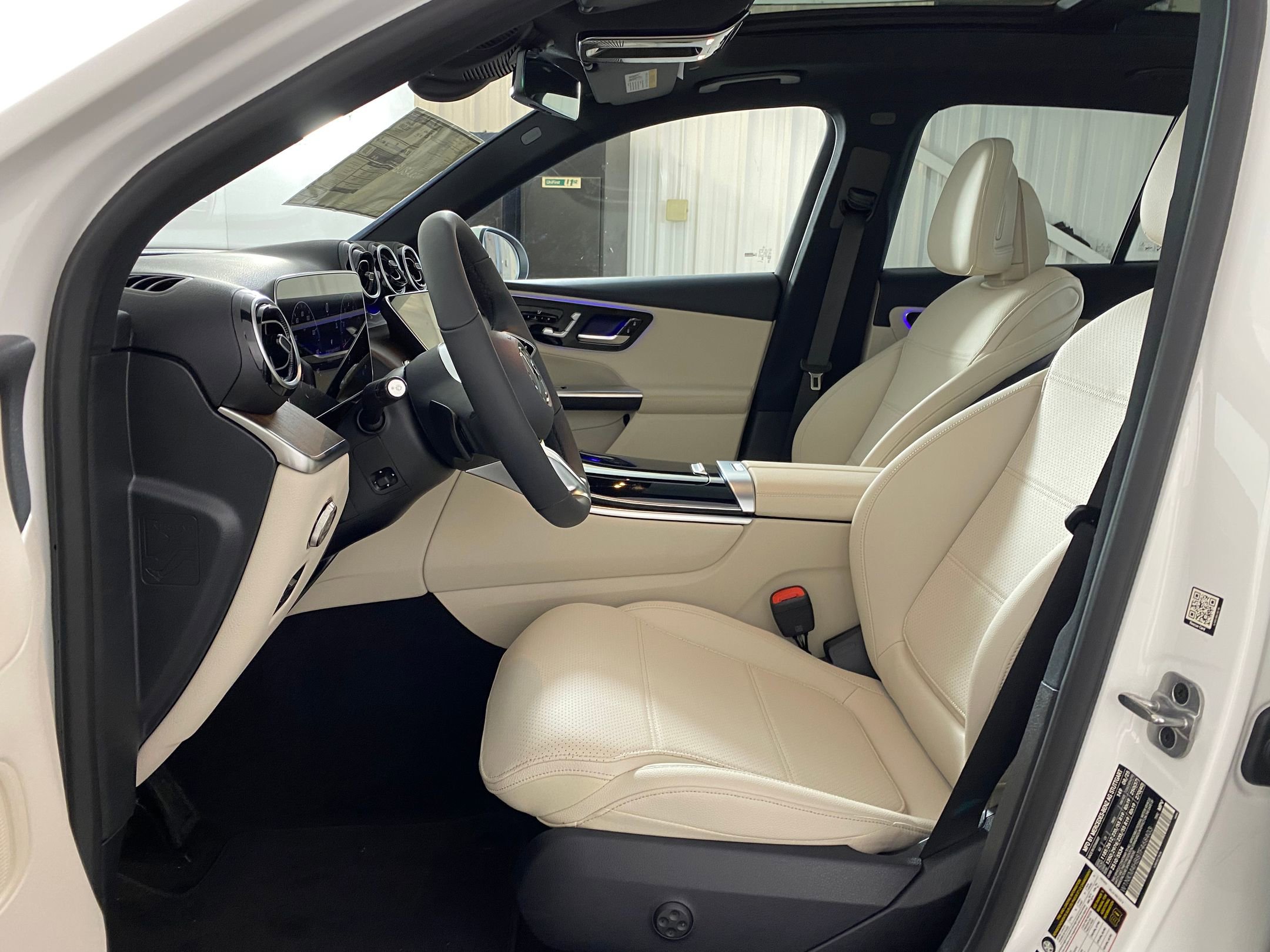 2026 Mercedes Benz GLC 300 4MATIC photo 3