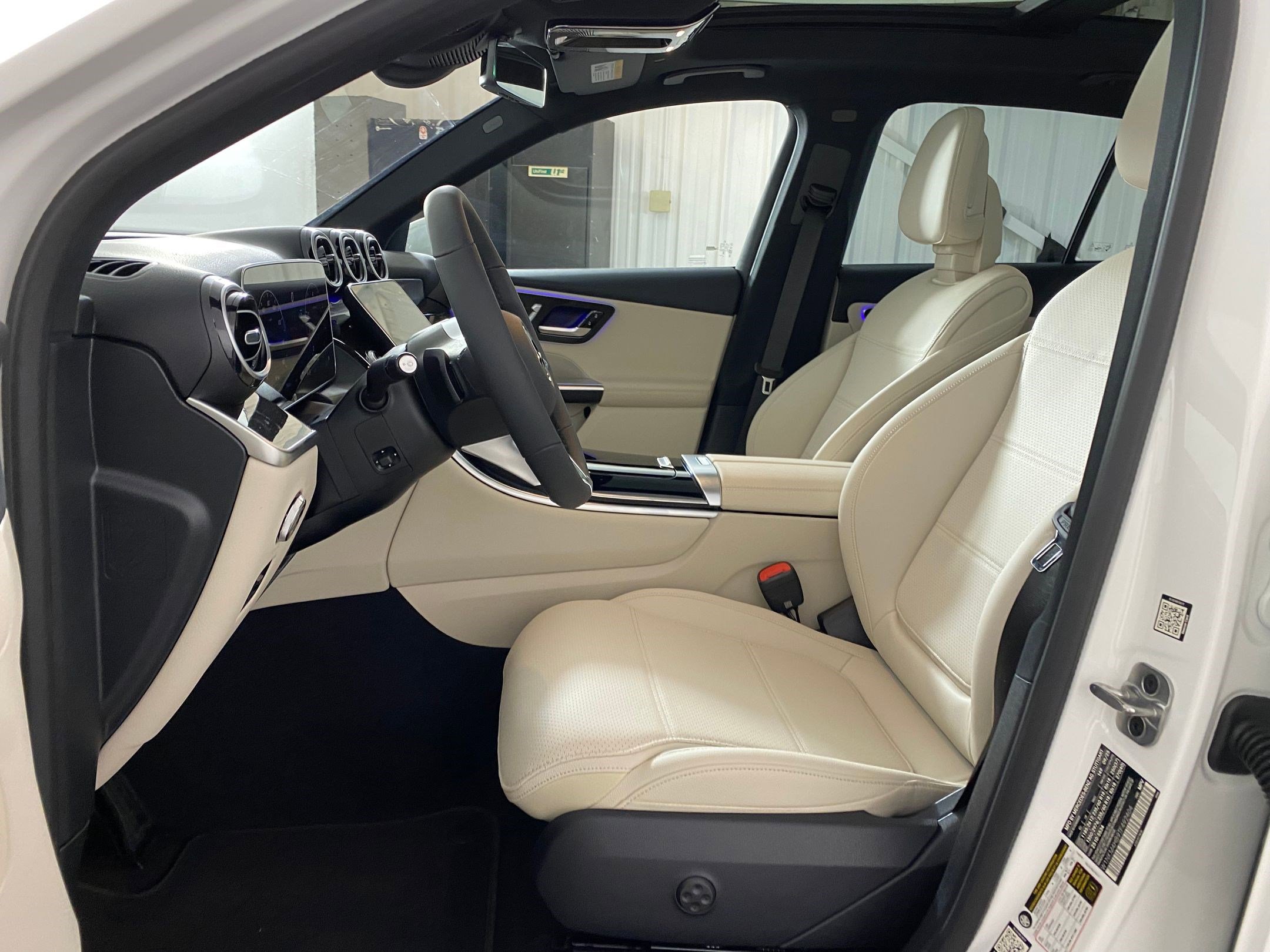 2026 Mercedes Benz GLC 300 4MATIC photo 4