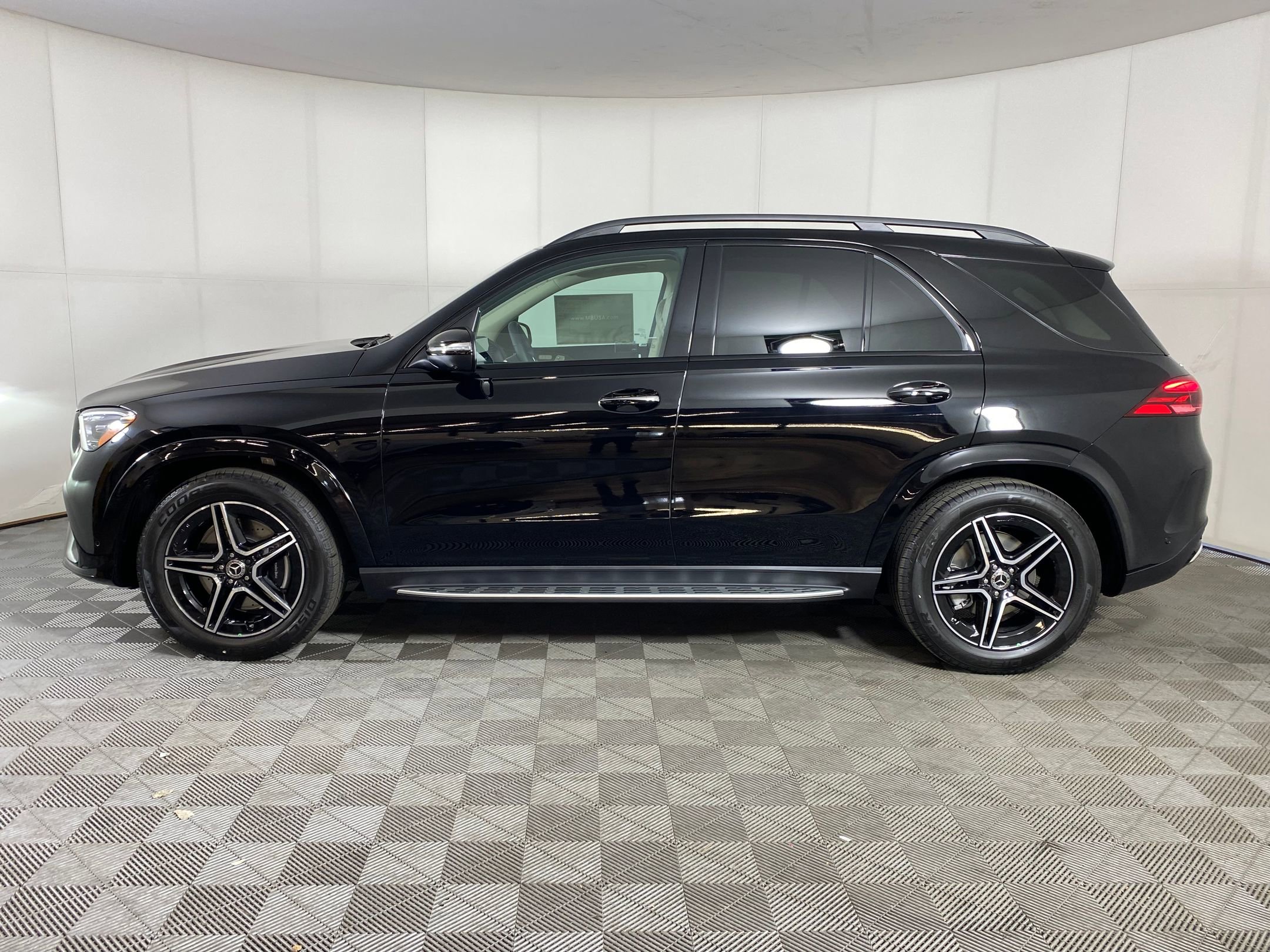 2026 Mercedes Benz GLE 450 4MATIC photo 2