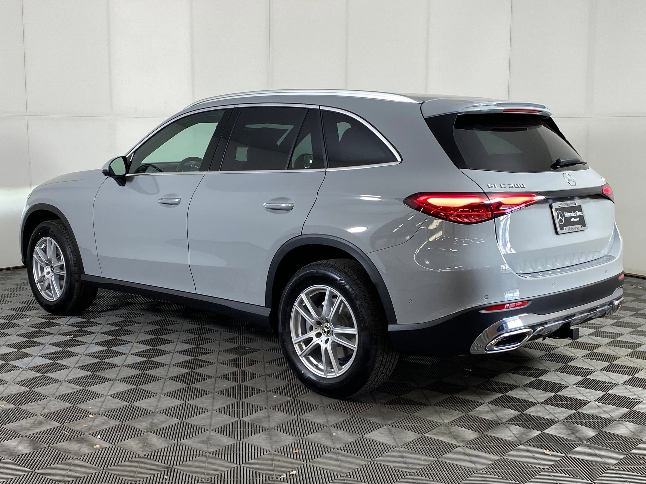2026 Mercedes Benz GLC 300 4MATIC photo 3