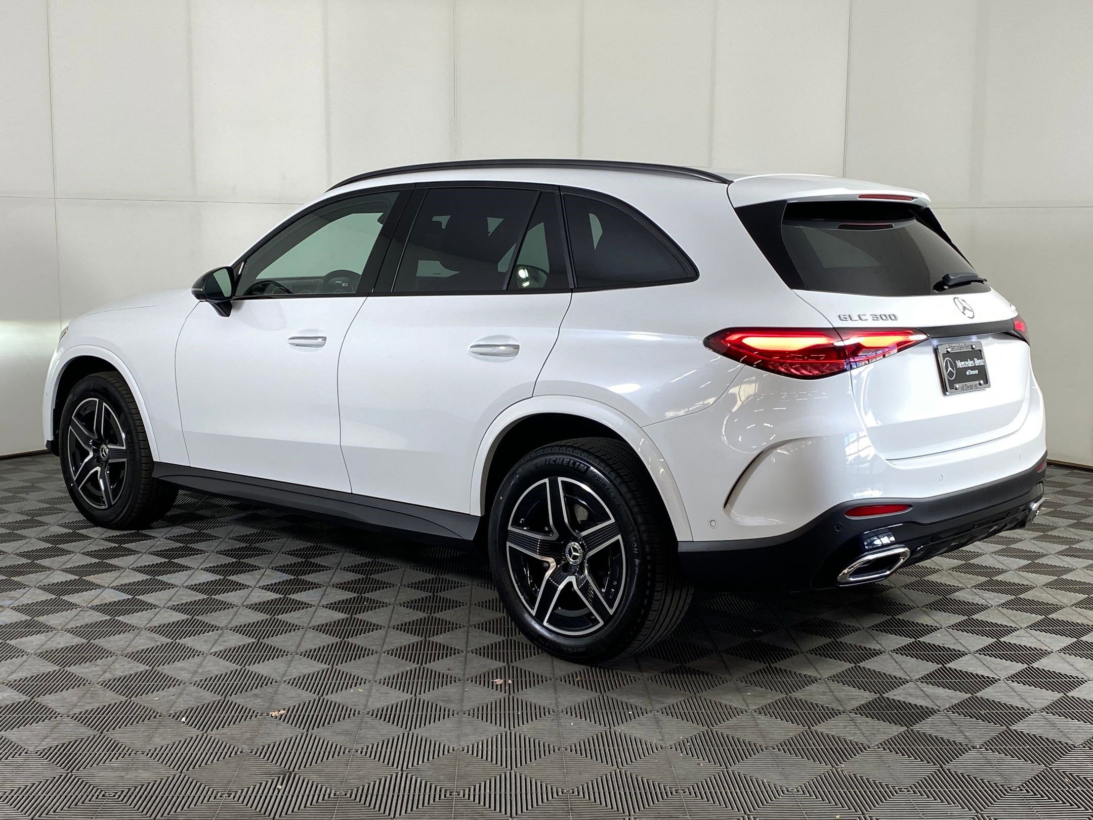 2026 Mercedes Benz GLC 300 4MATIC photo 3