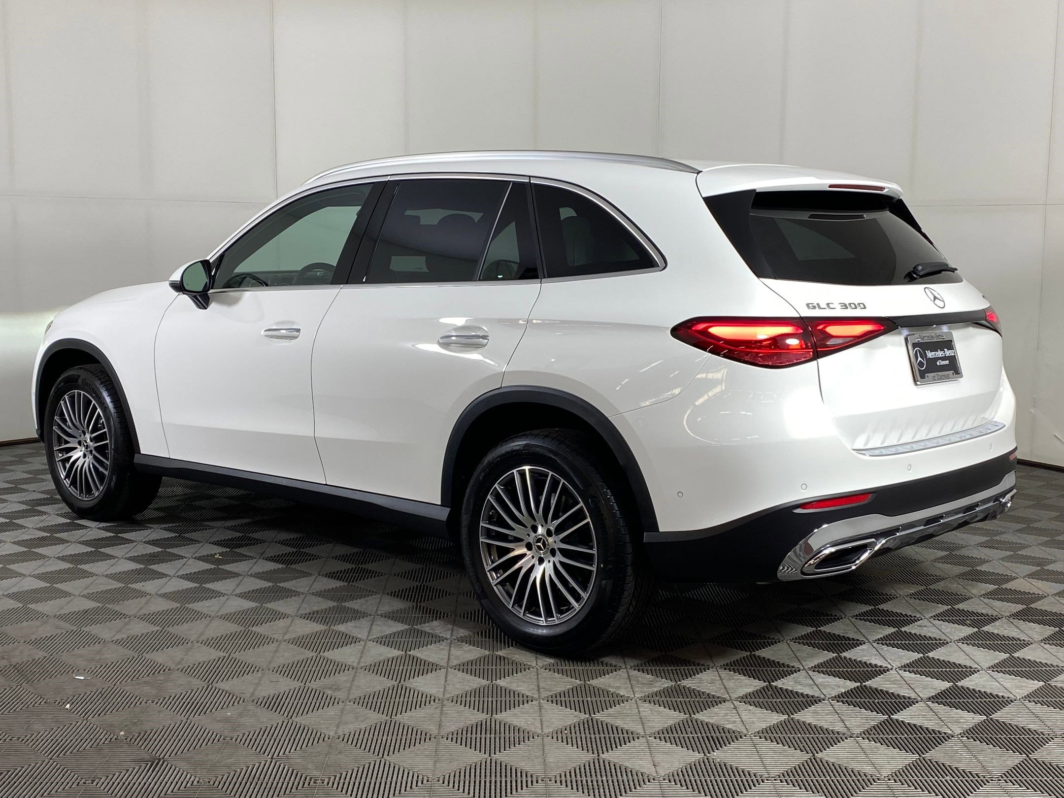 2026 Mercedes Benz GLC 300 4MATIC photo 3