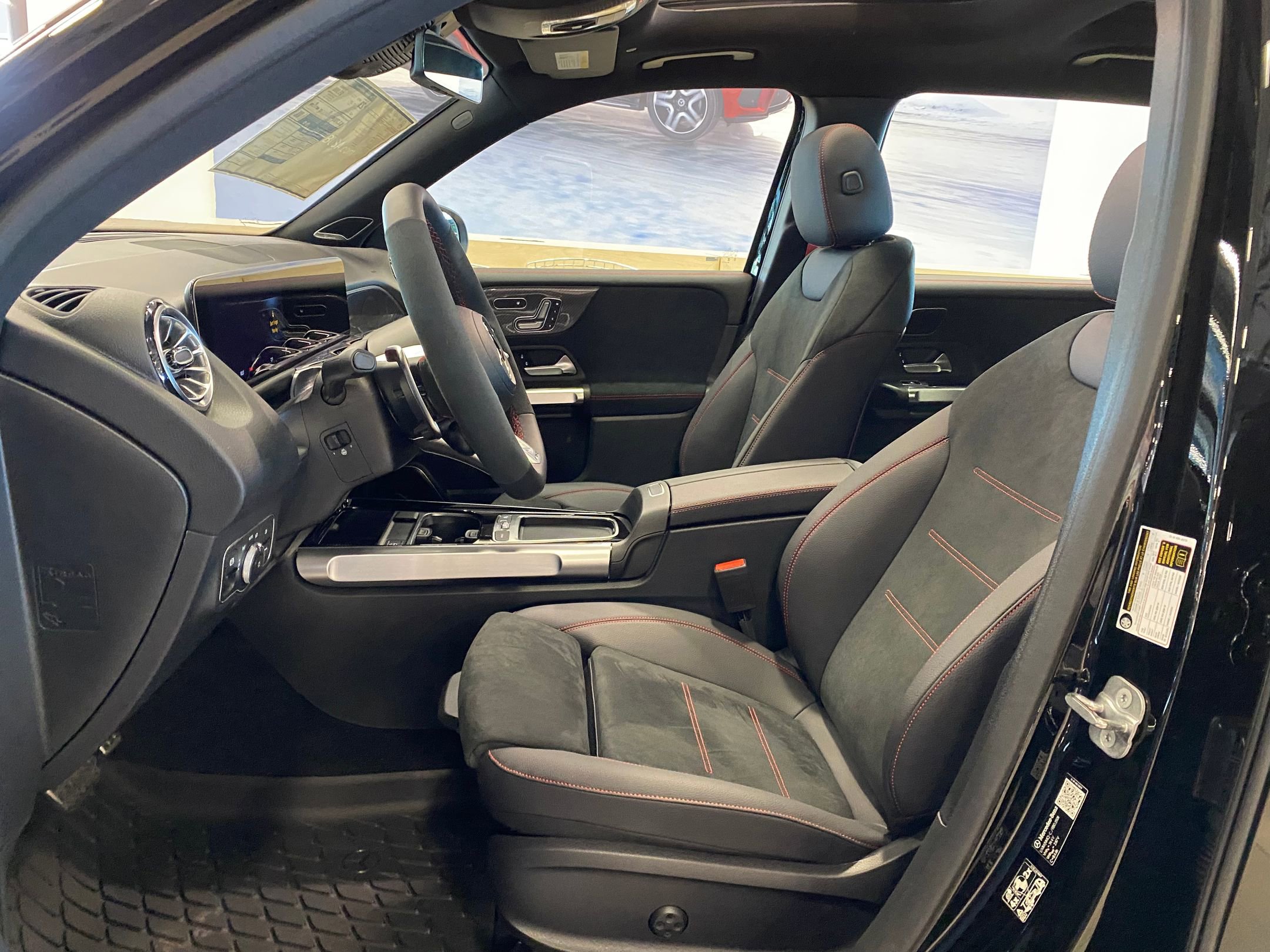 2026 Mercedes Benz GLB AMG 35 4MATIC photo 4