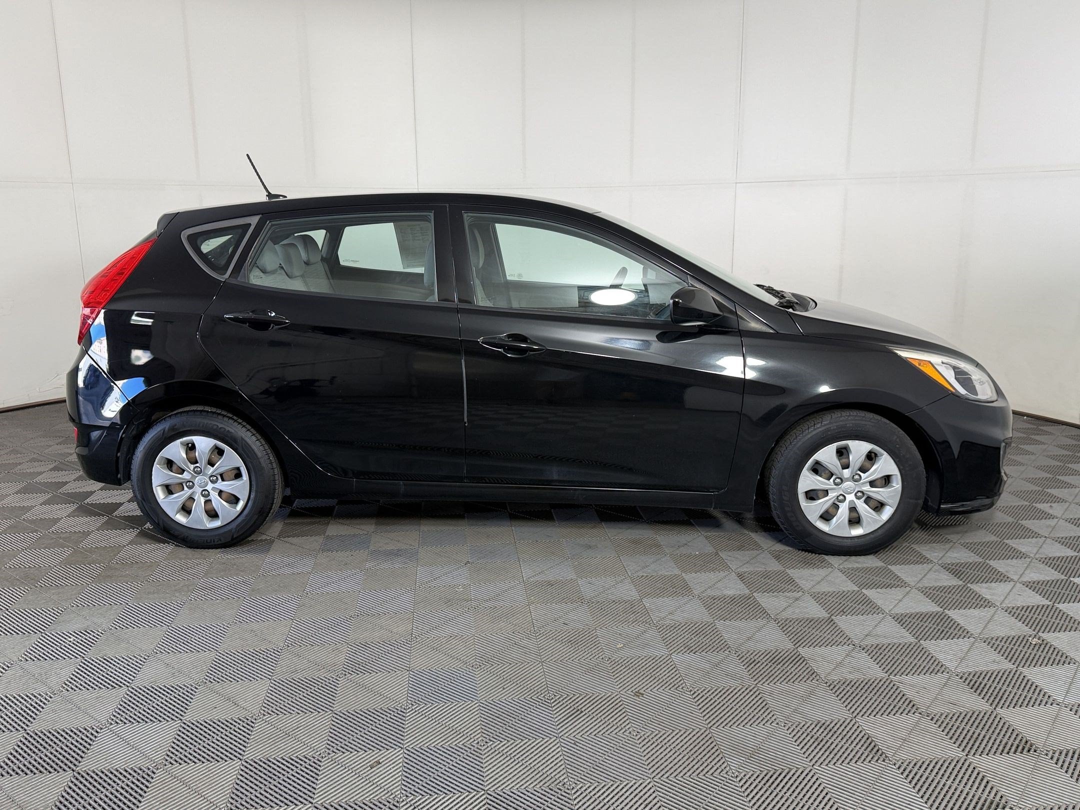 2017 Hyundai Accent SE Hatchback