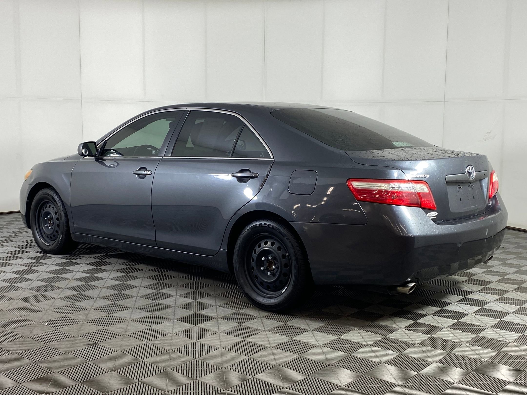 2009 Toyota Camry LE photo 3