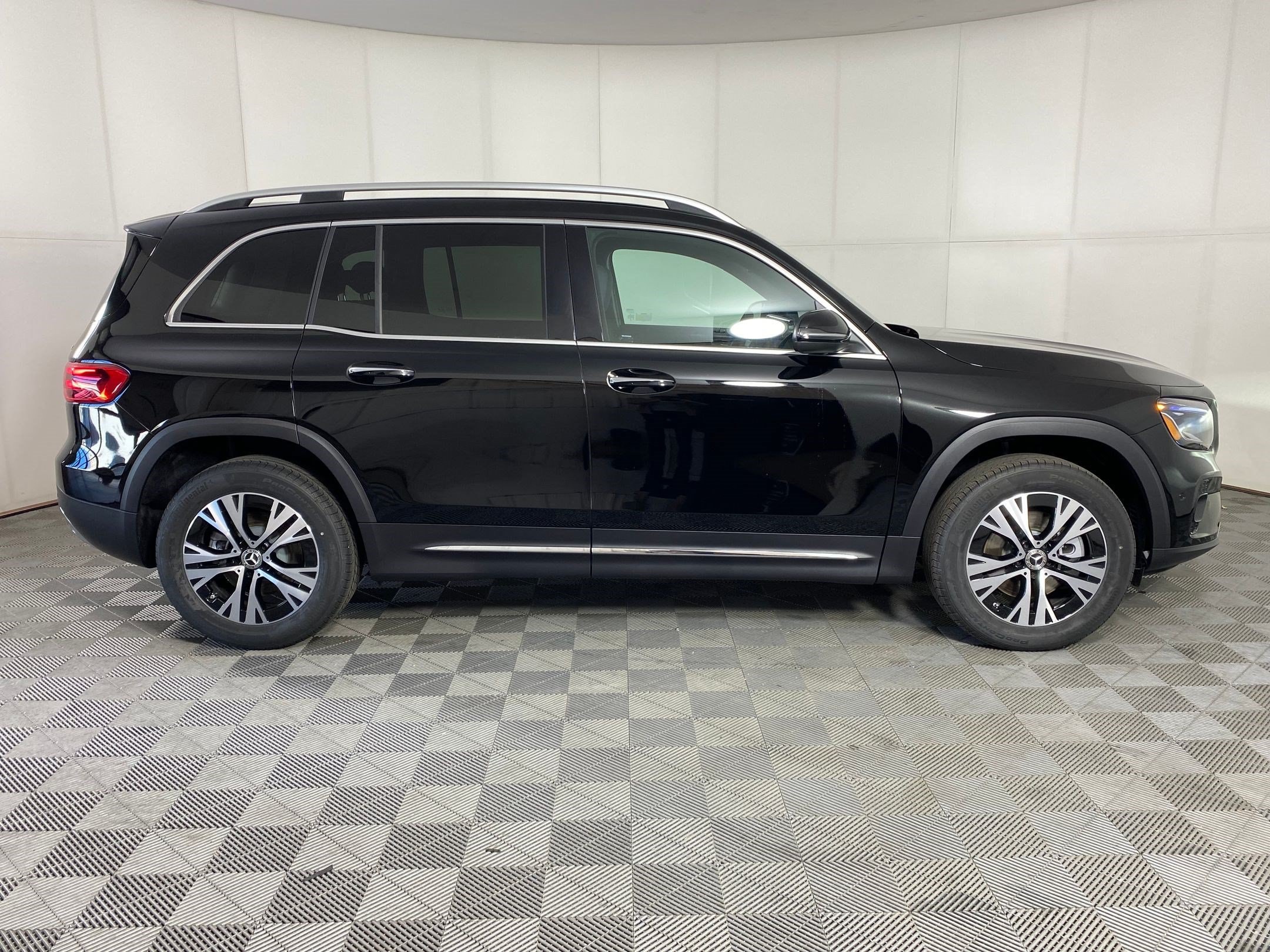 2025 Mercedes-Benz GLB Base - Photo 7