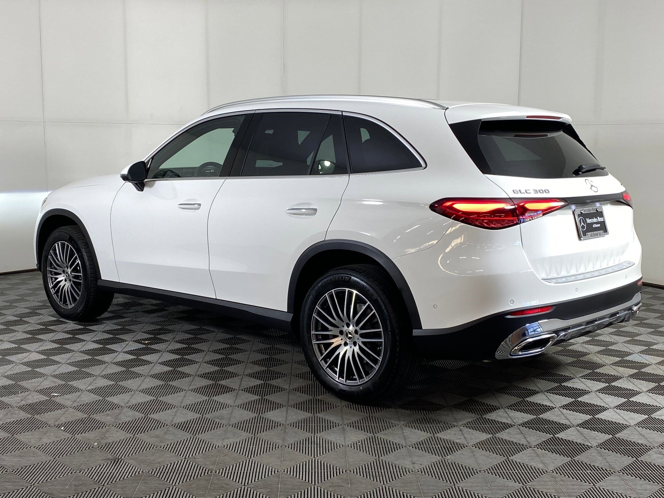 2026 Mercedes Benz GLC 300 4MATIC photo 3