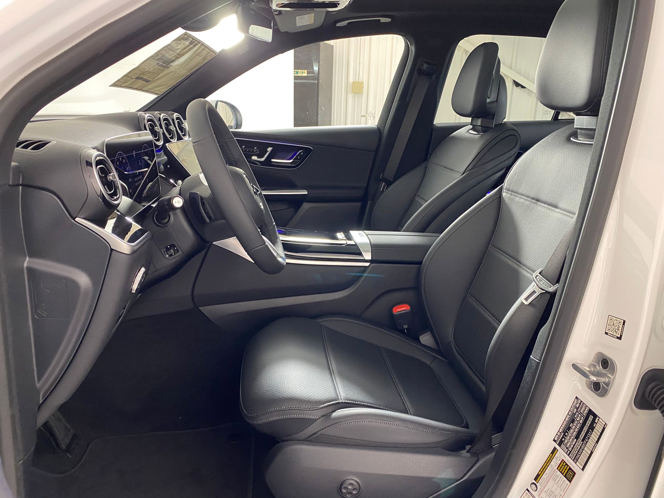 2026 Mercedes Benz GLC 300 4MATIC photo 3