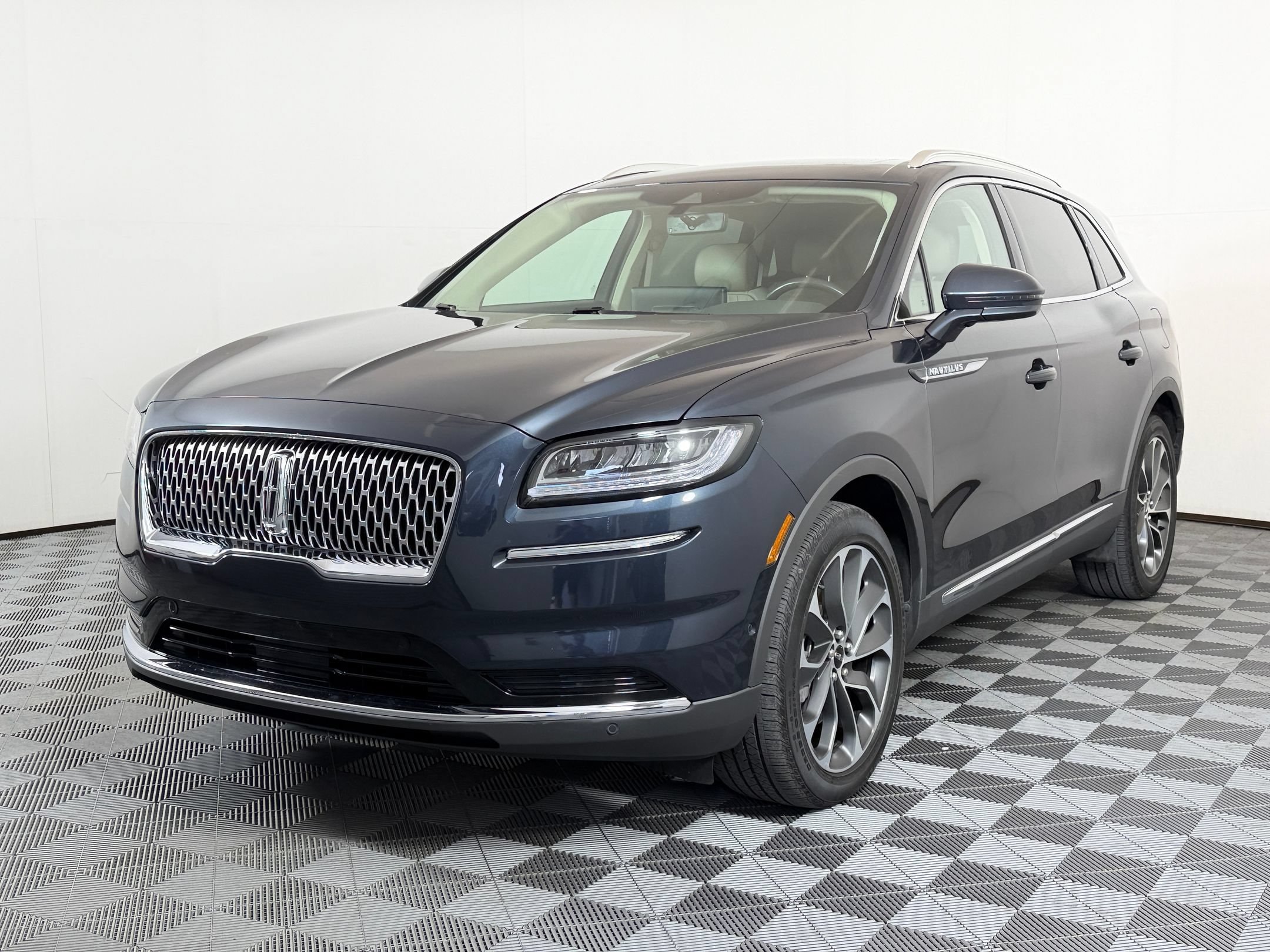 Nautilus Reserve SUV