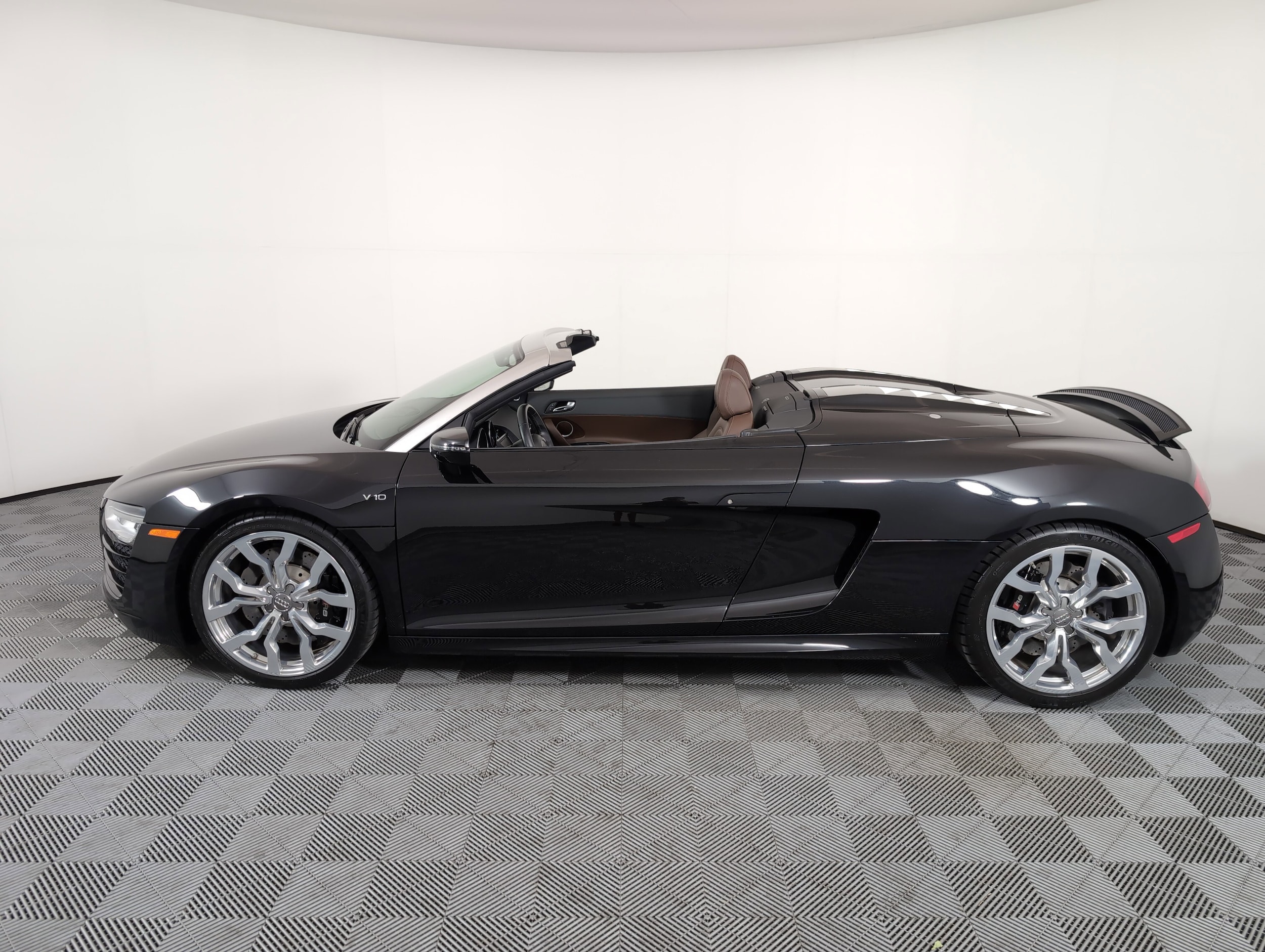 Used 2014 Audi R8 Base with VIN WUASNAFG4EN001251 for sale in Brentwood, TN