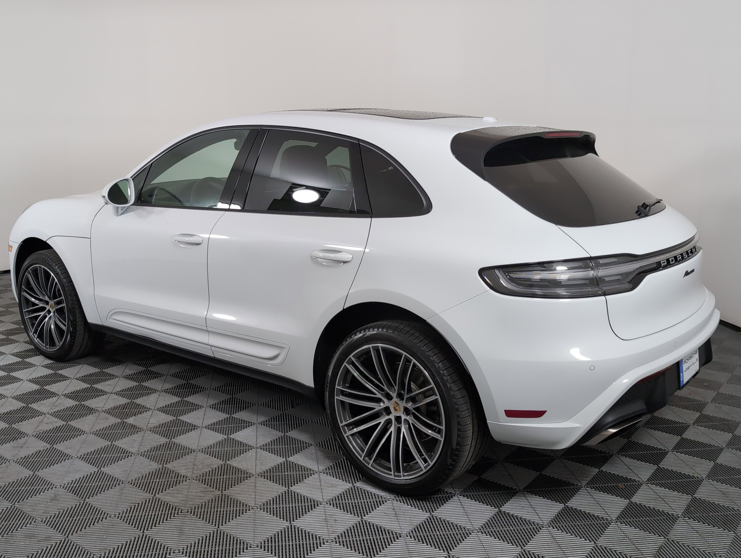 2025 Porsche Macan T photo 3