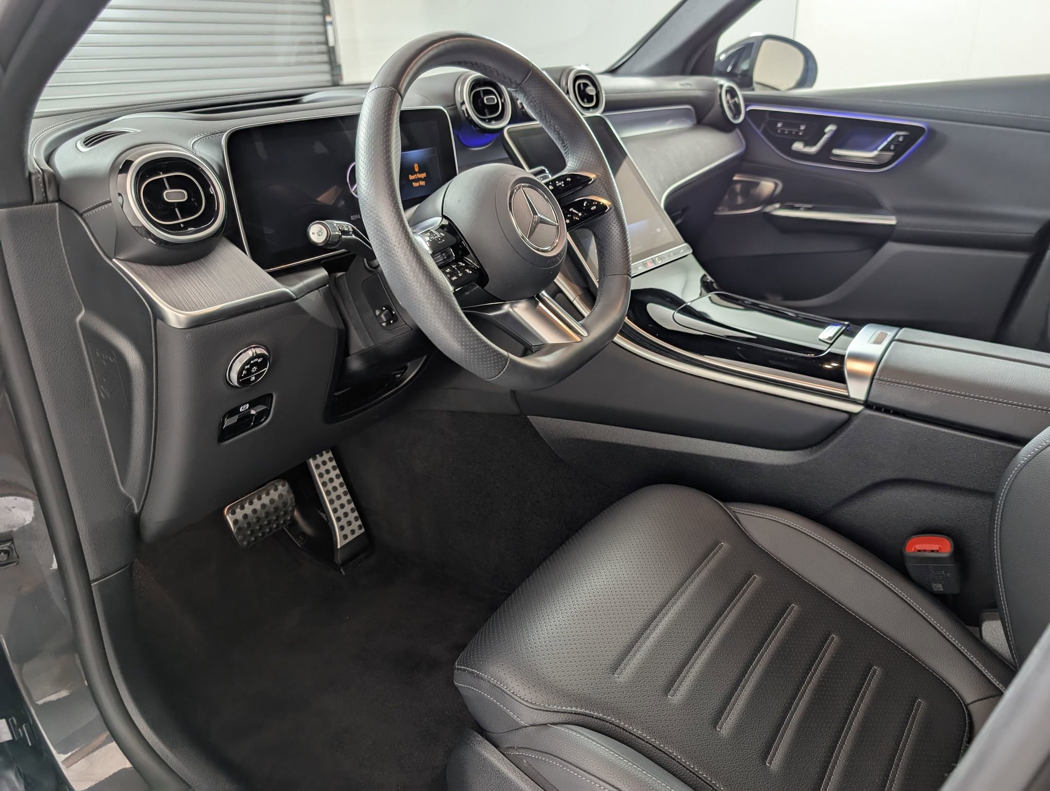 2024 Mercedes Benz GLC 300 photo 3