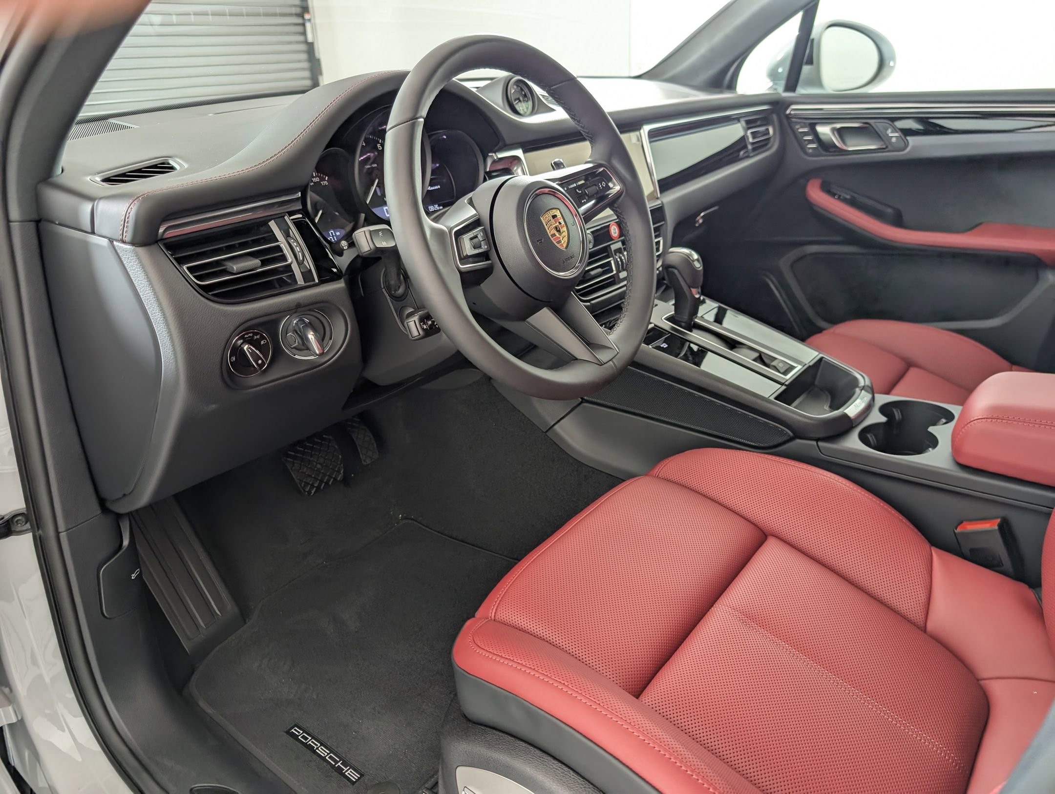 2026 Porsche Macan T photo 4
