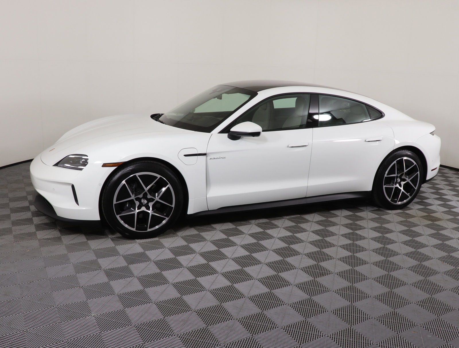 Used 2025 Porsche Taycan Base with VIN WP0AA2Y18SSA08674 for sale in Brentwood, TN