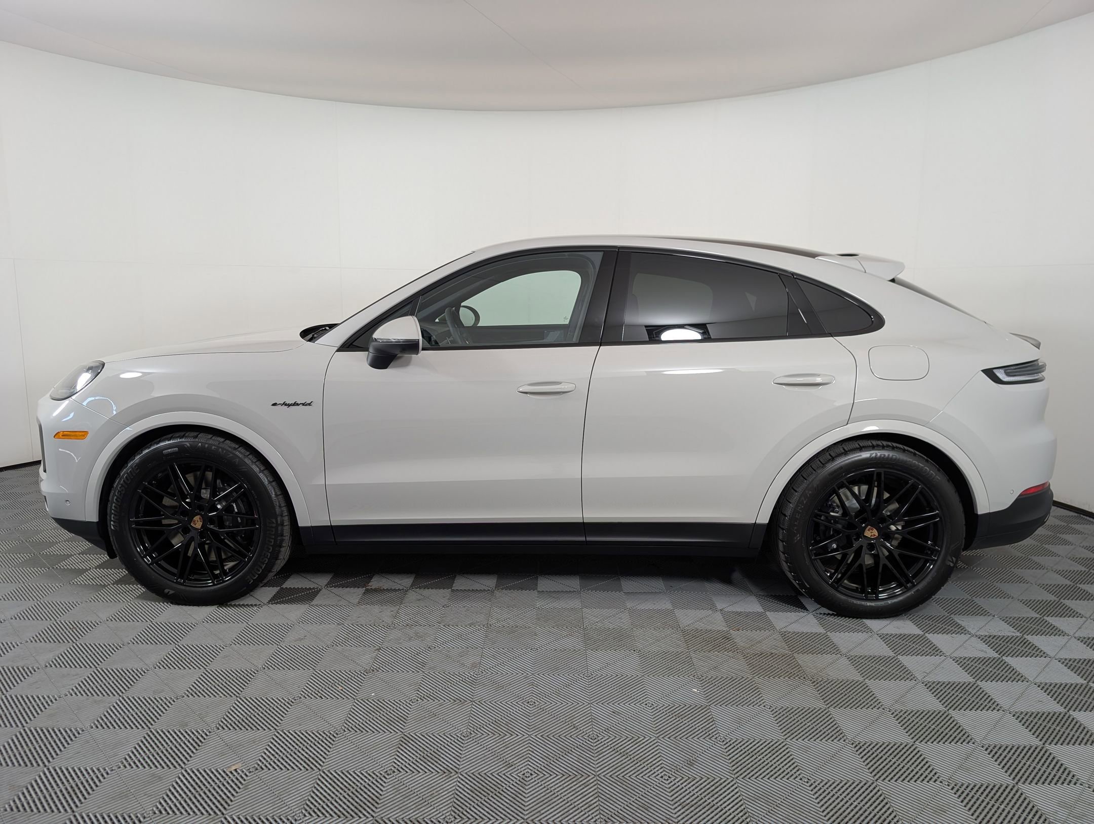 2026 Porsche Cayenne E-Hybrid Coupe photo 2