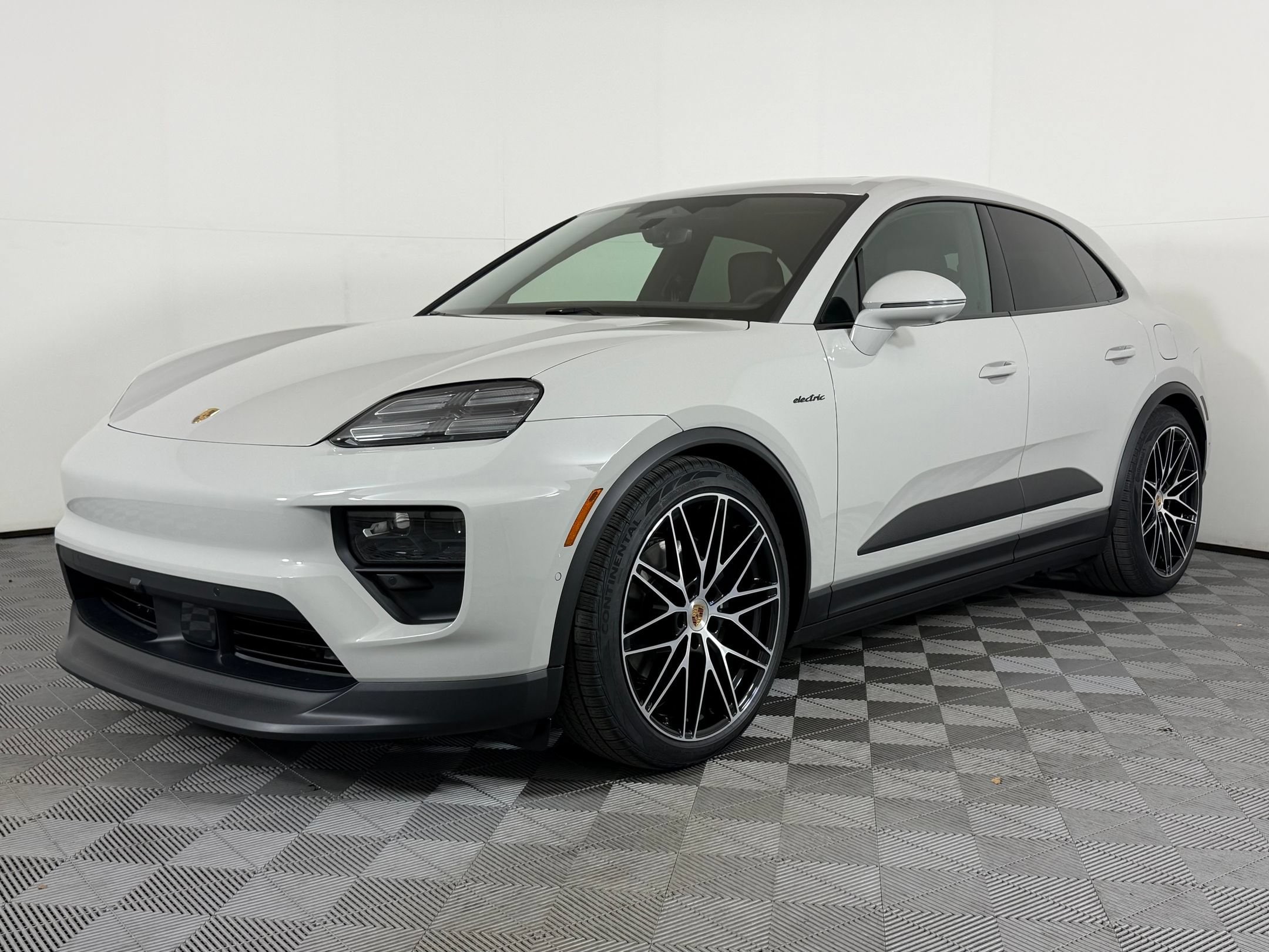 2026 Porsche Macan Electric SUV 2026 Porsche Macan Electric SUV