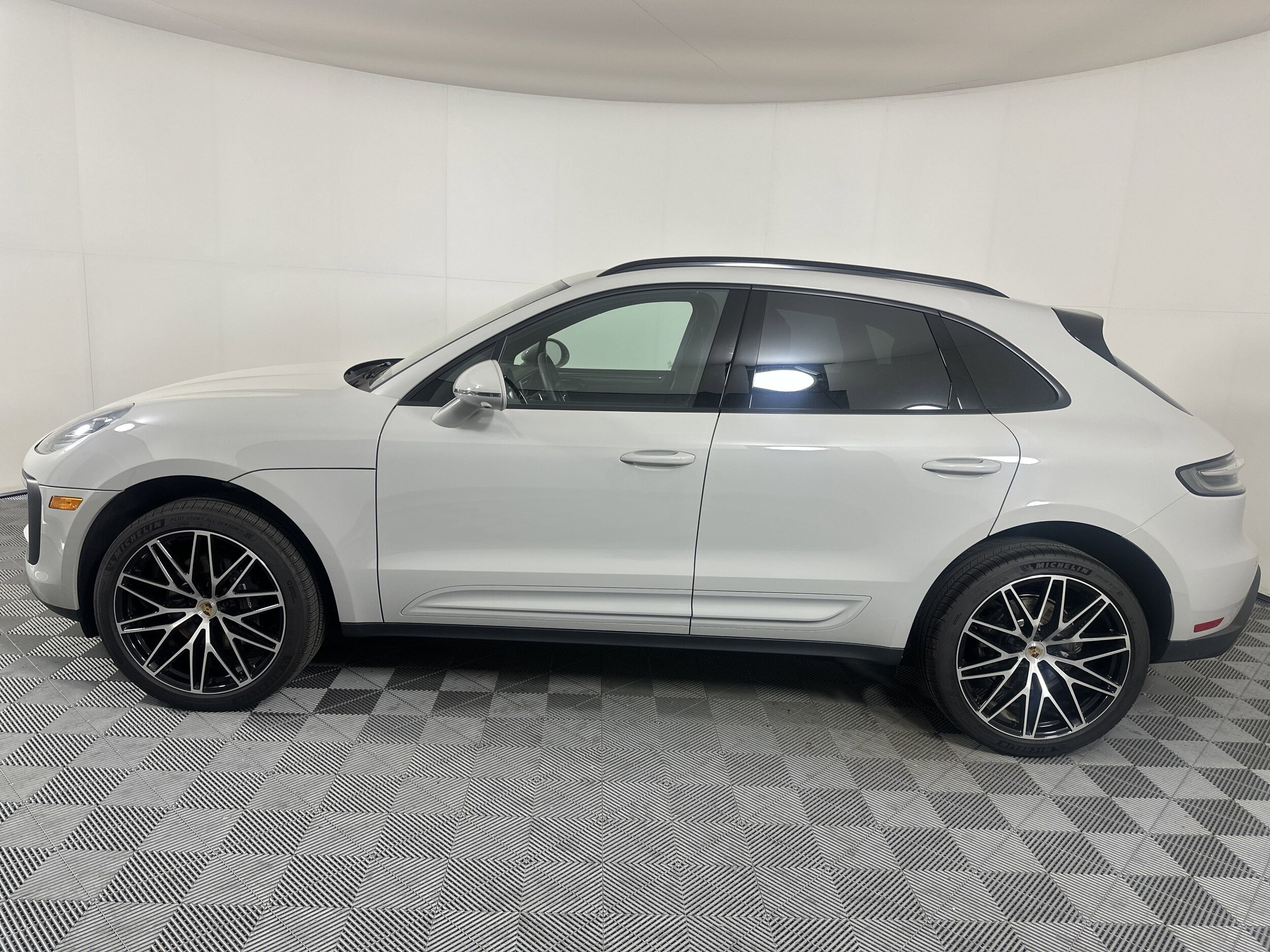Used 2024 Porsche Macan T with VIN WP1AA2A58RLB18511 for sale in Brentwood, TN