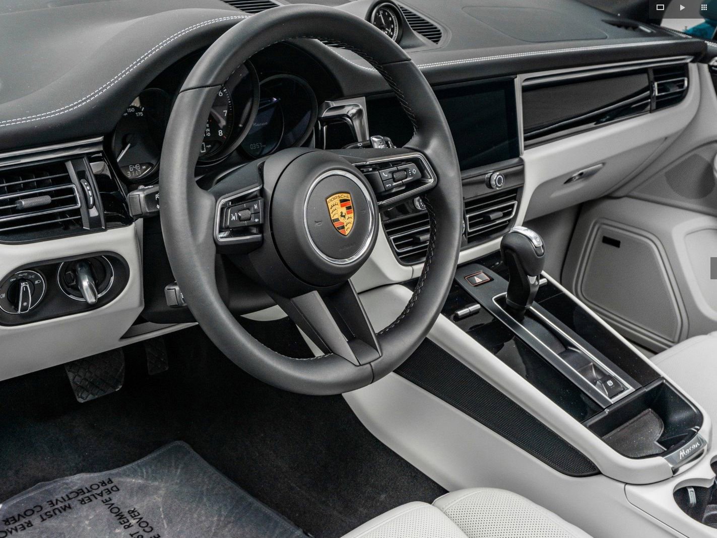 2025 Porsche Macan photo 4