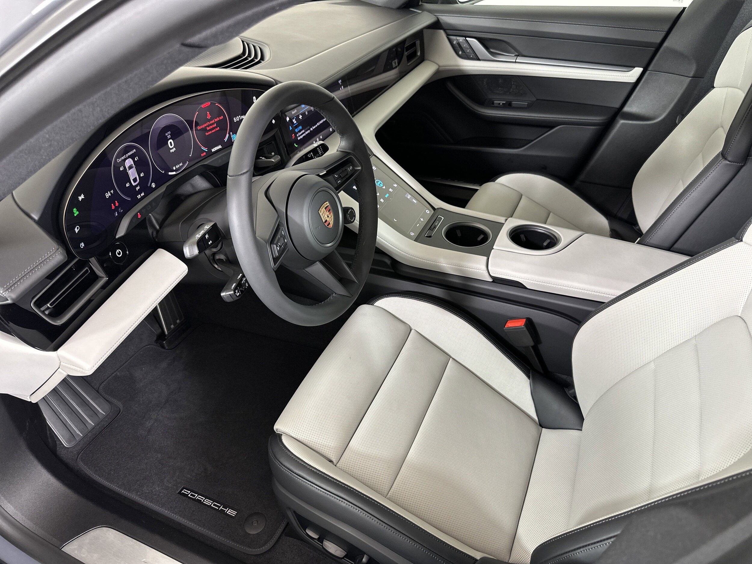 2025 Porsche Taycan photo 4