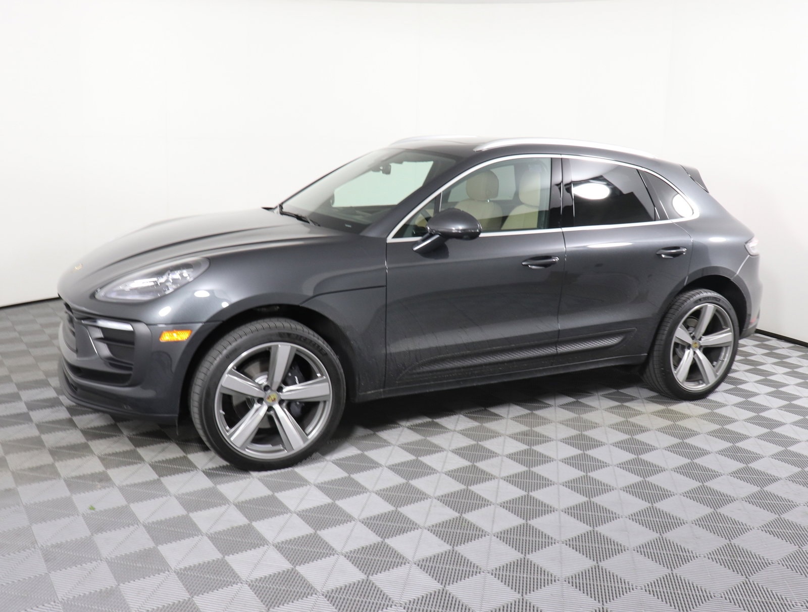 Used 2024 Porsche Macan T with VIN WP1AA2A56RLB14683 for sale in Brentwood, TN