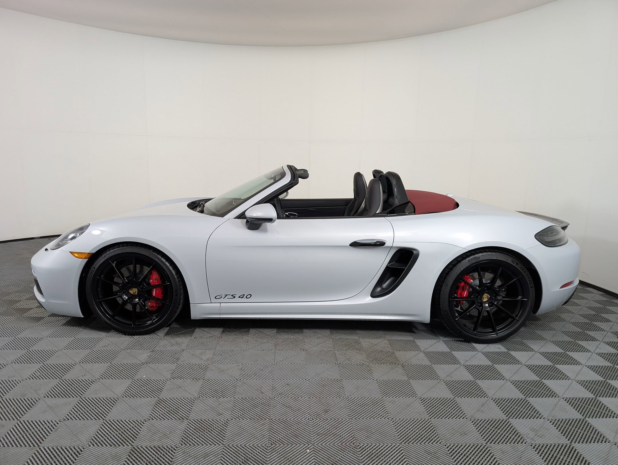 2025 Porsche Boxster GTS 4.0 photo 2