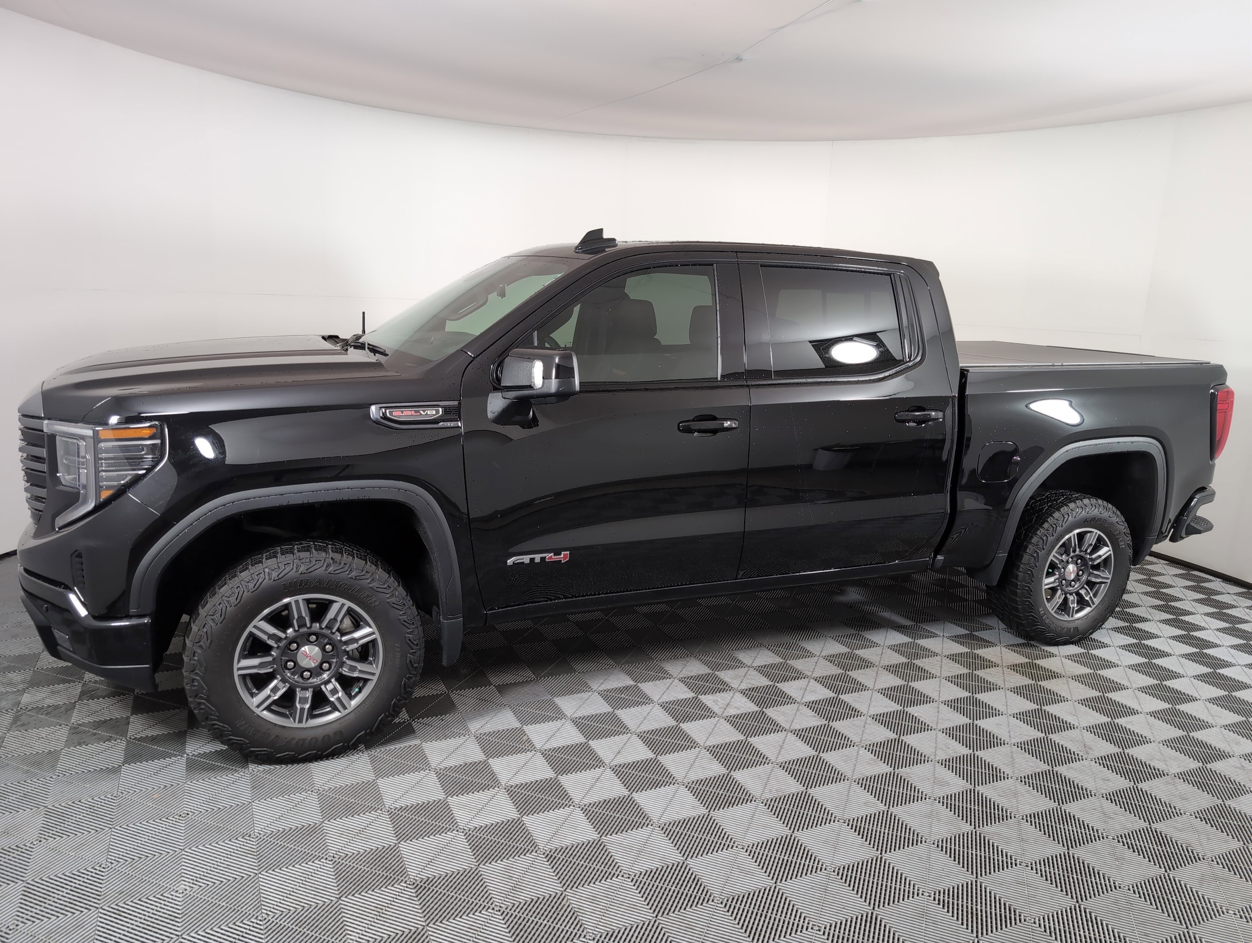 Used 2024 GMC Sierra 1500 AT4 with VIN 1GTUUEELXRZ231907 for sale in Brentwood, TN