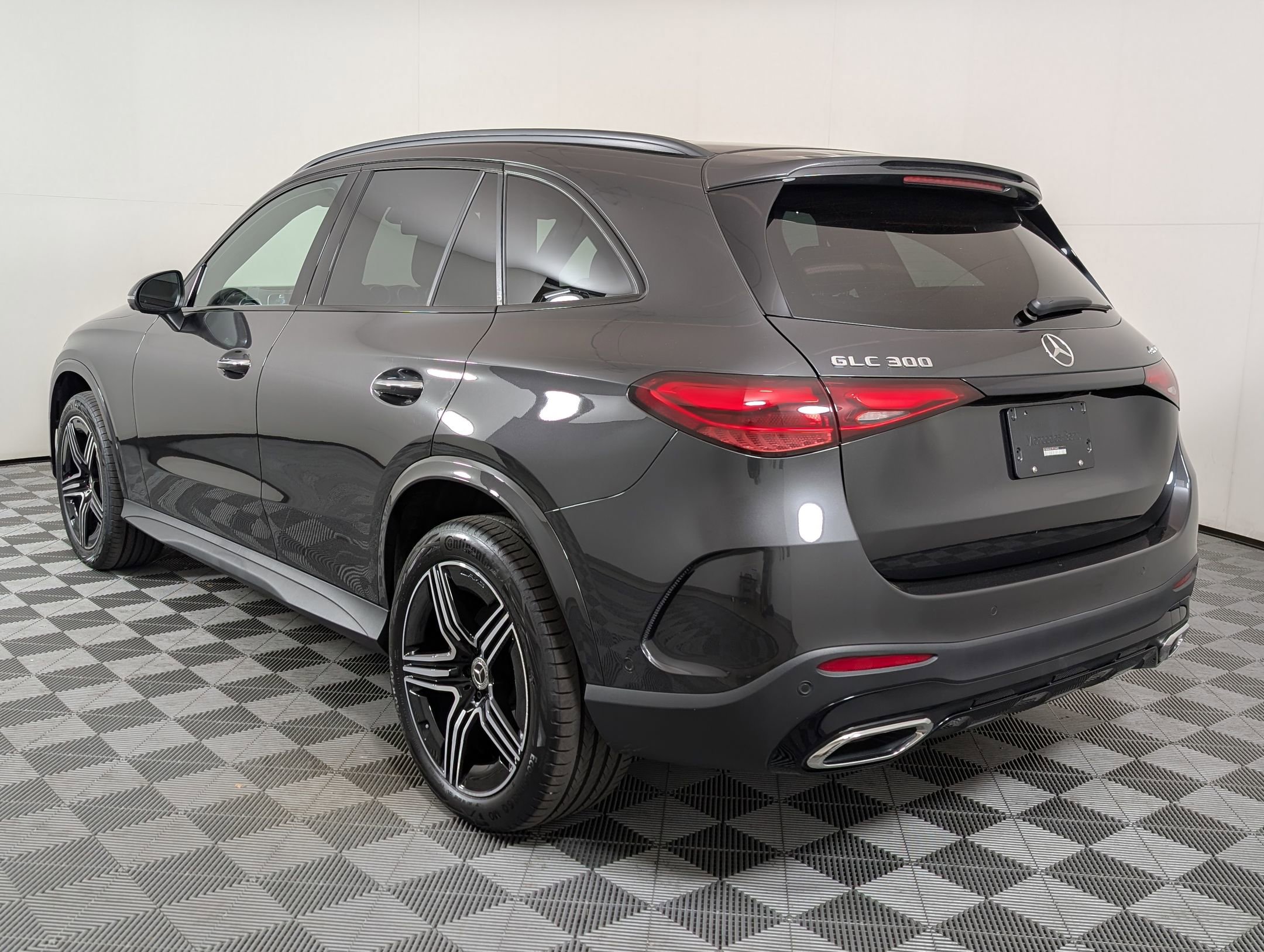 2024 Mercedes Benz GLC 300 photo 2