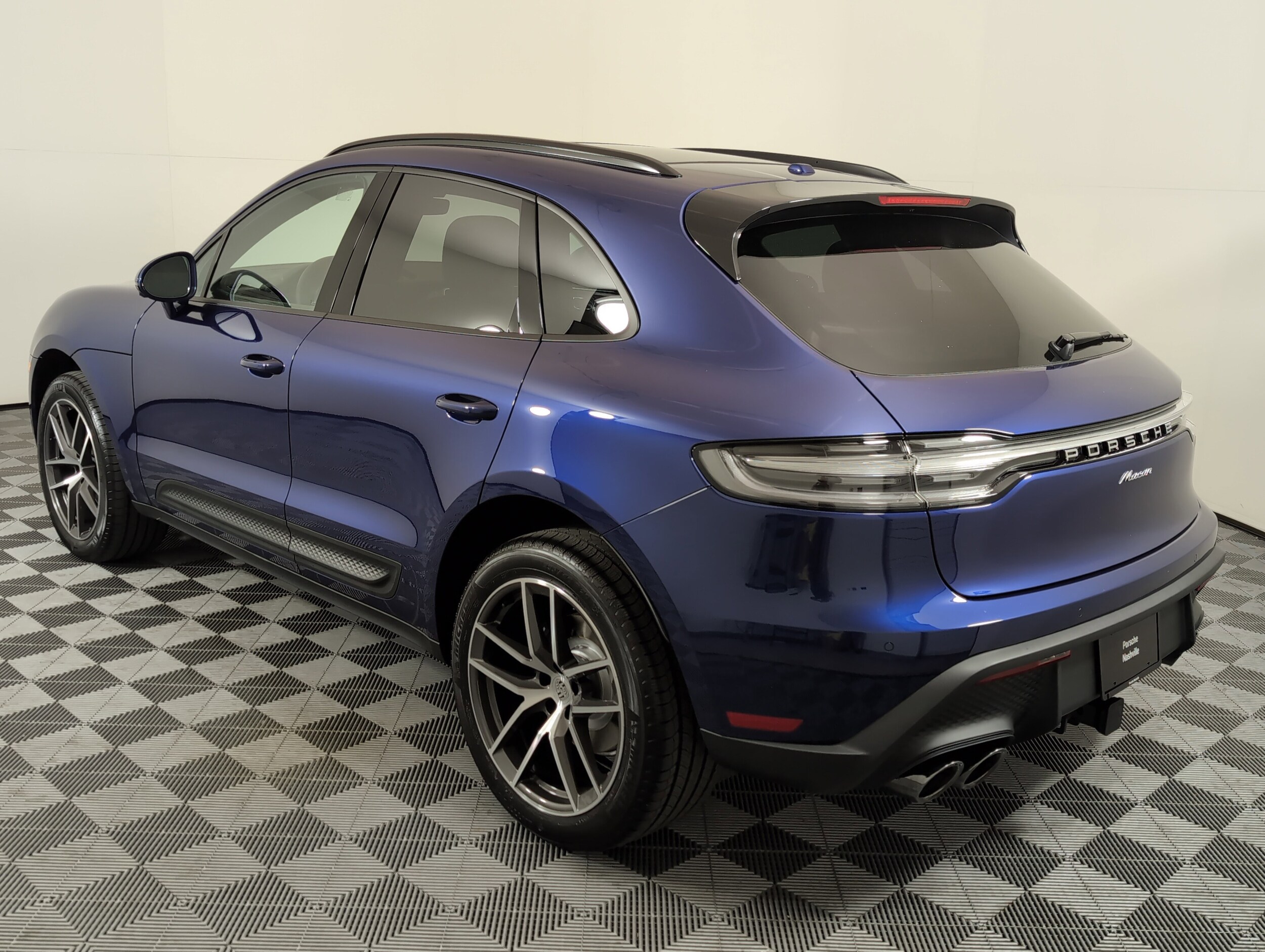 2025 Porsche Macan T photo 3