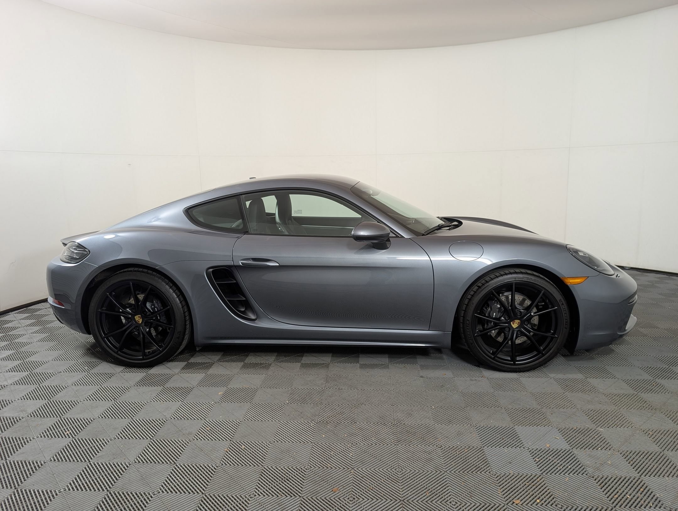 718 Cayman Coupe
