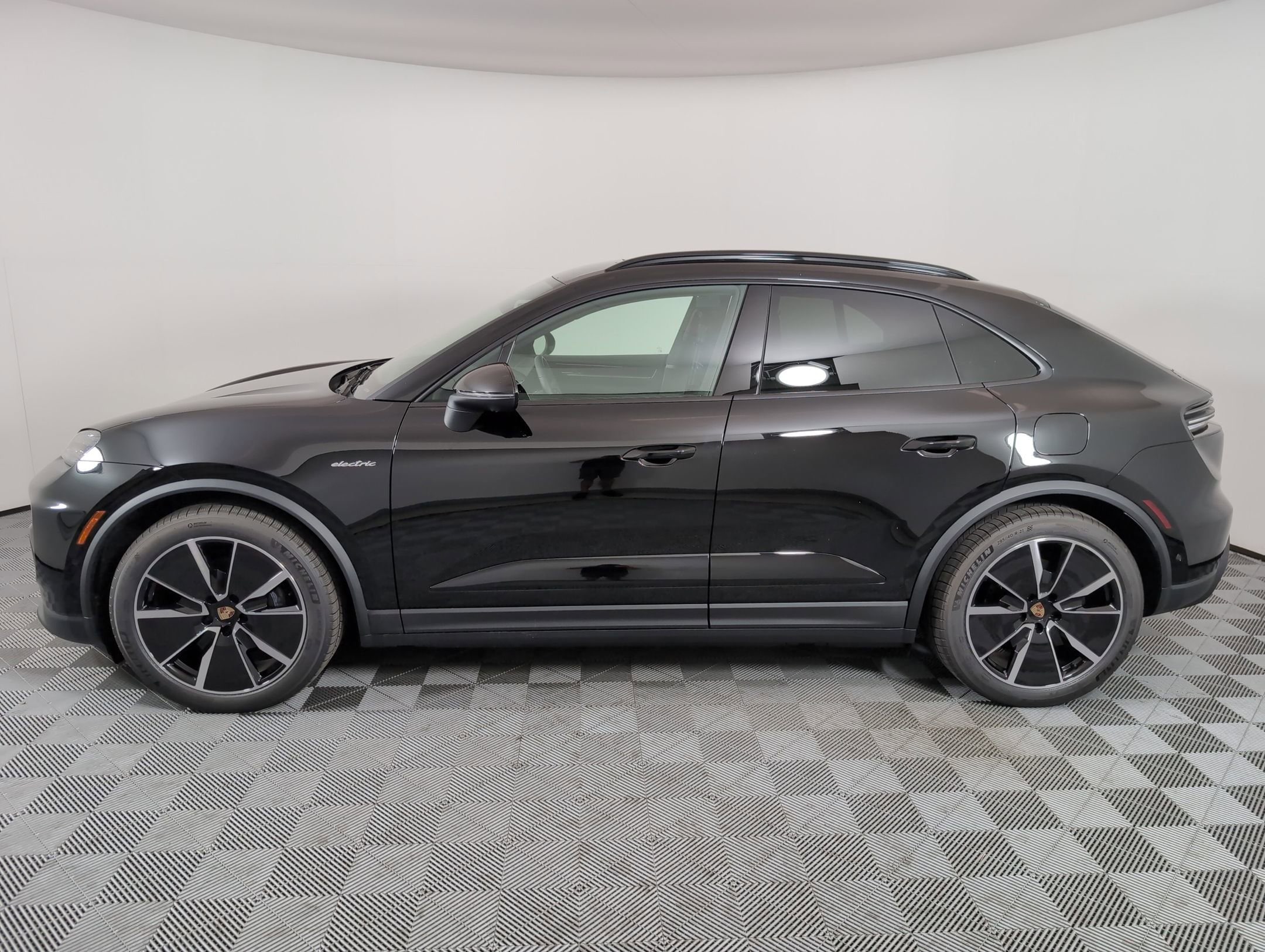 Used 2025 Porsche Macan Base with VIN WP1AA2XA7SL001560 for sale in Brentwood, TN