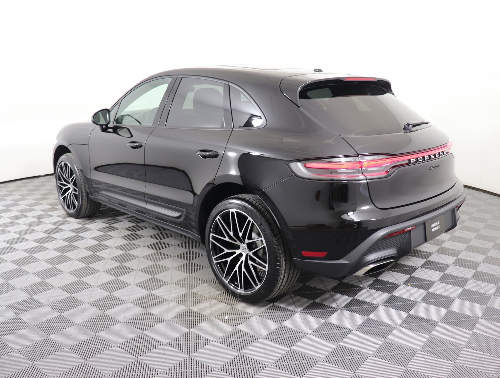2025 Porsche Macan T photo 3