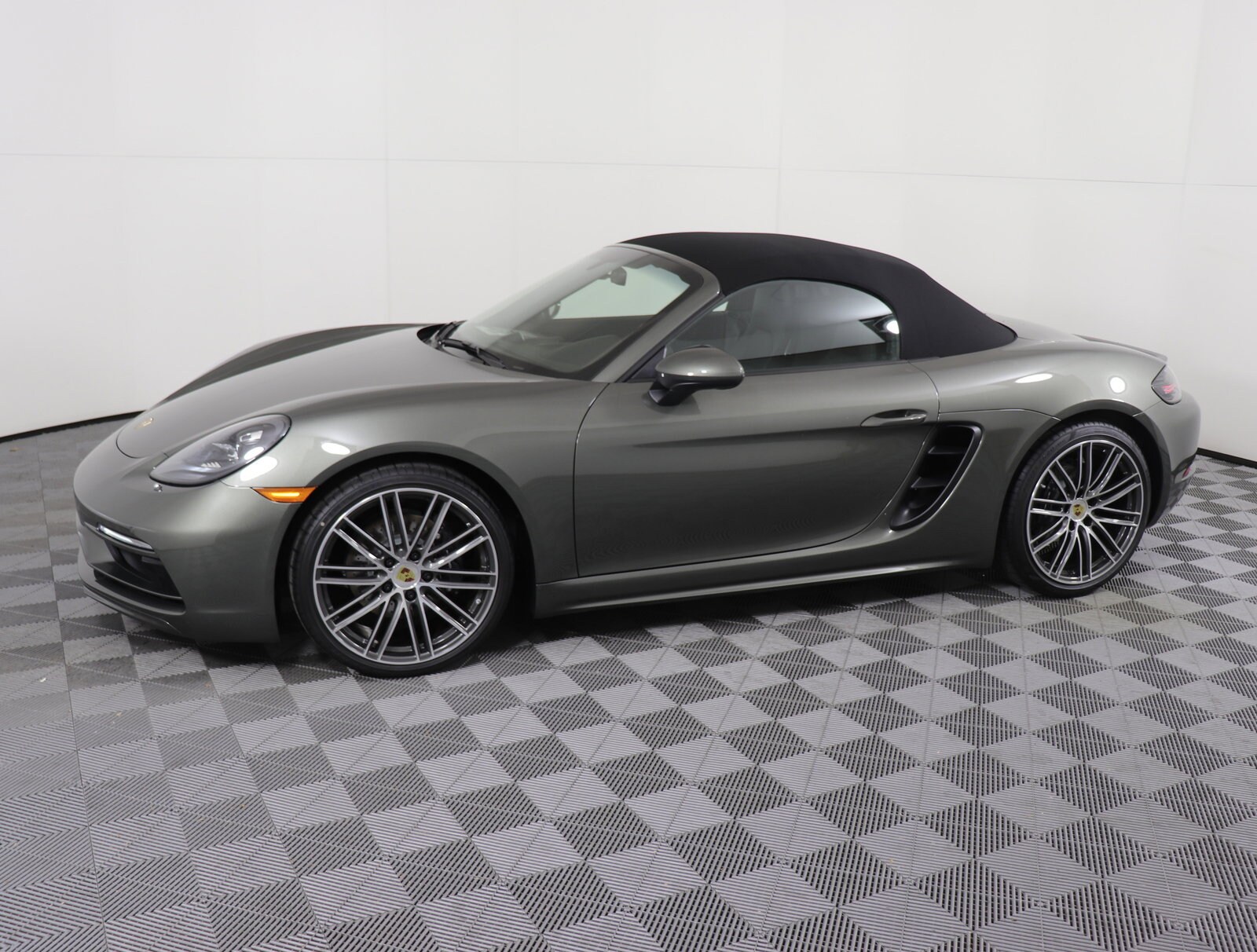 2025 Porsche Boxster photo 2