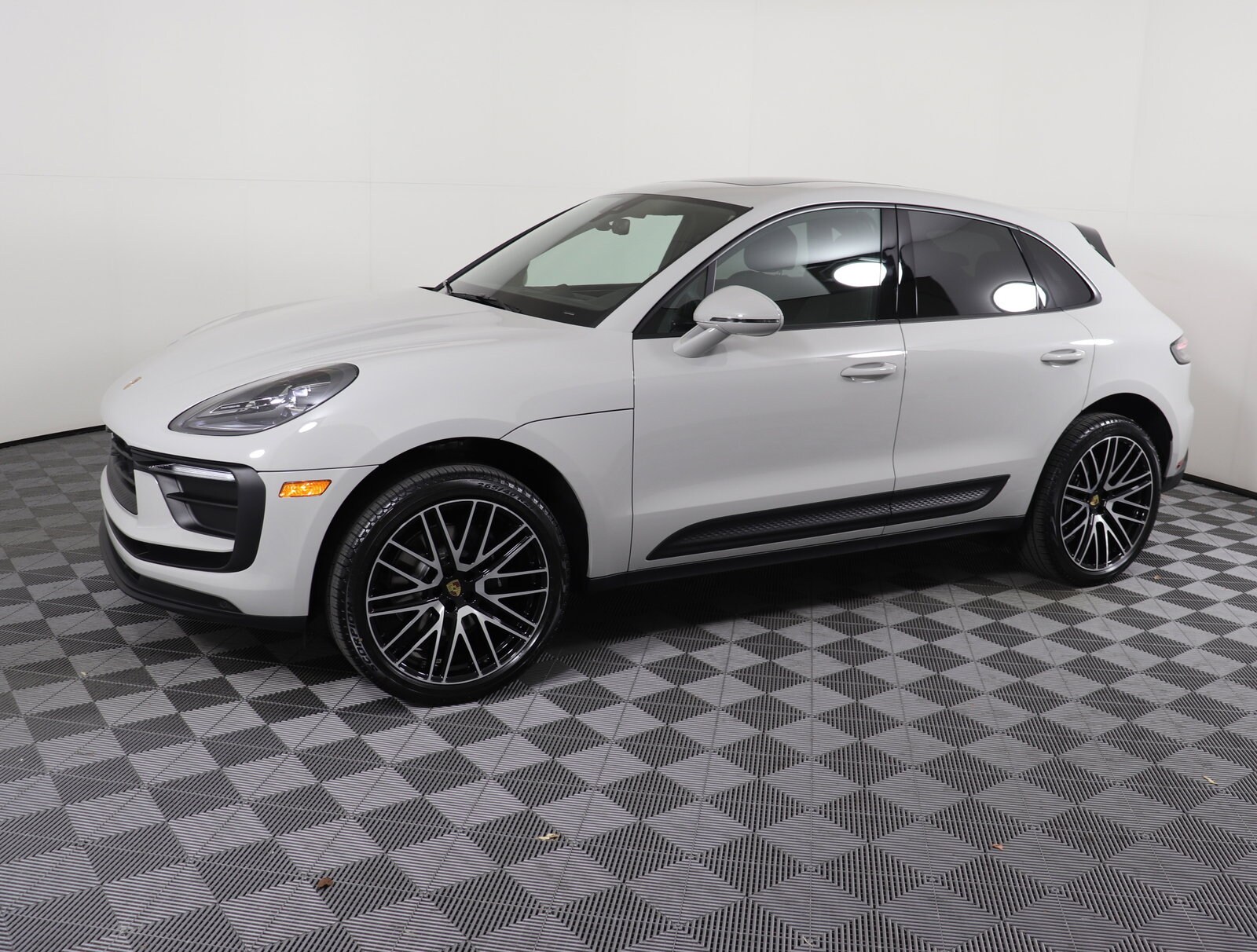 Used 2025 Porsche Macan T with VIN WP1AA2A52SLB03749 for sale in Brentwood, TN