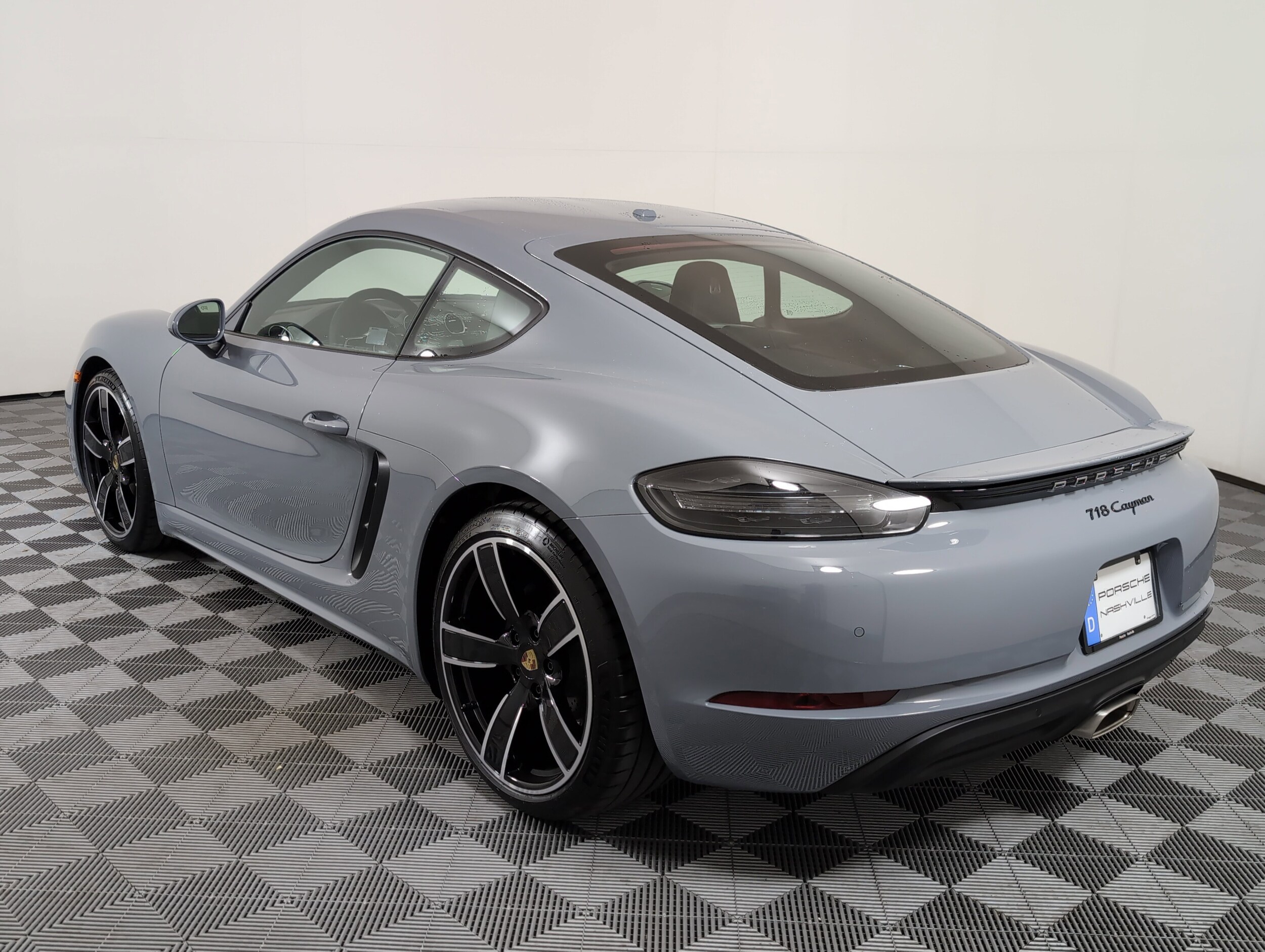 2025 Porsche Cayman photo 3