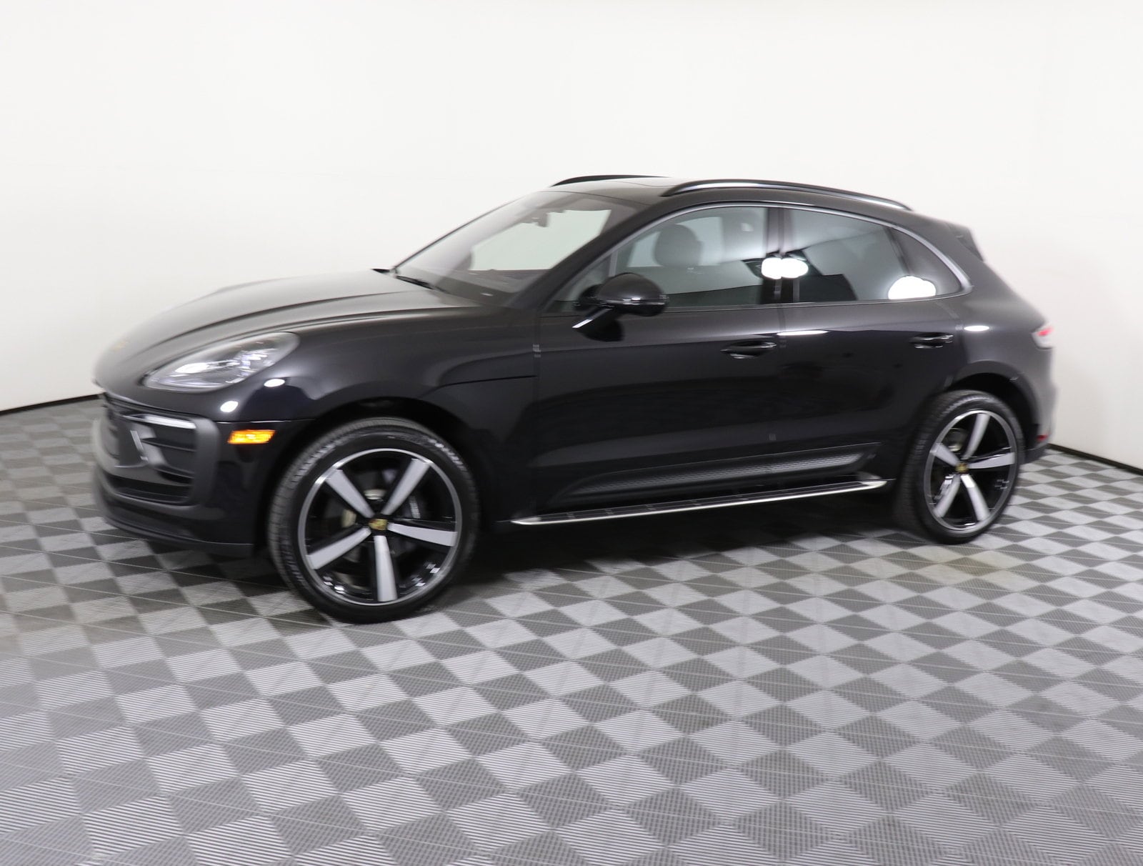 Used 2024 Porsche Macan T with VIN WP1AA2A54RLB17064 for sale in Brentwood, TN