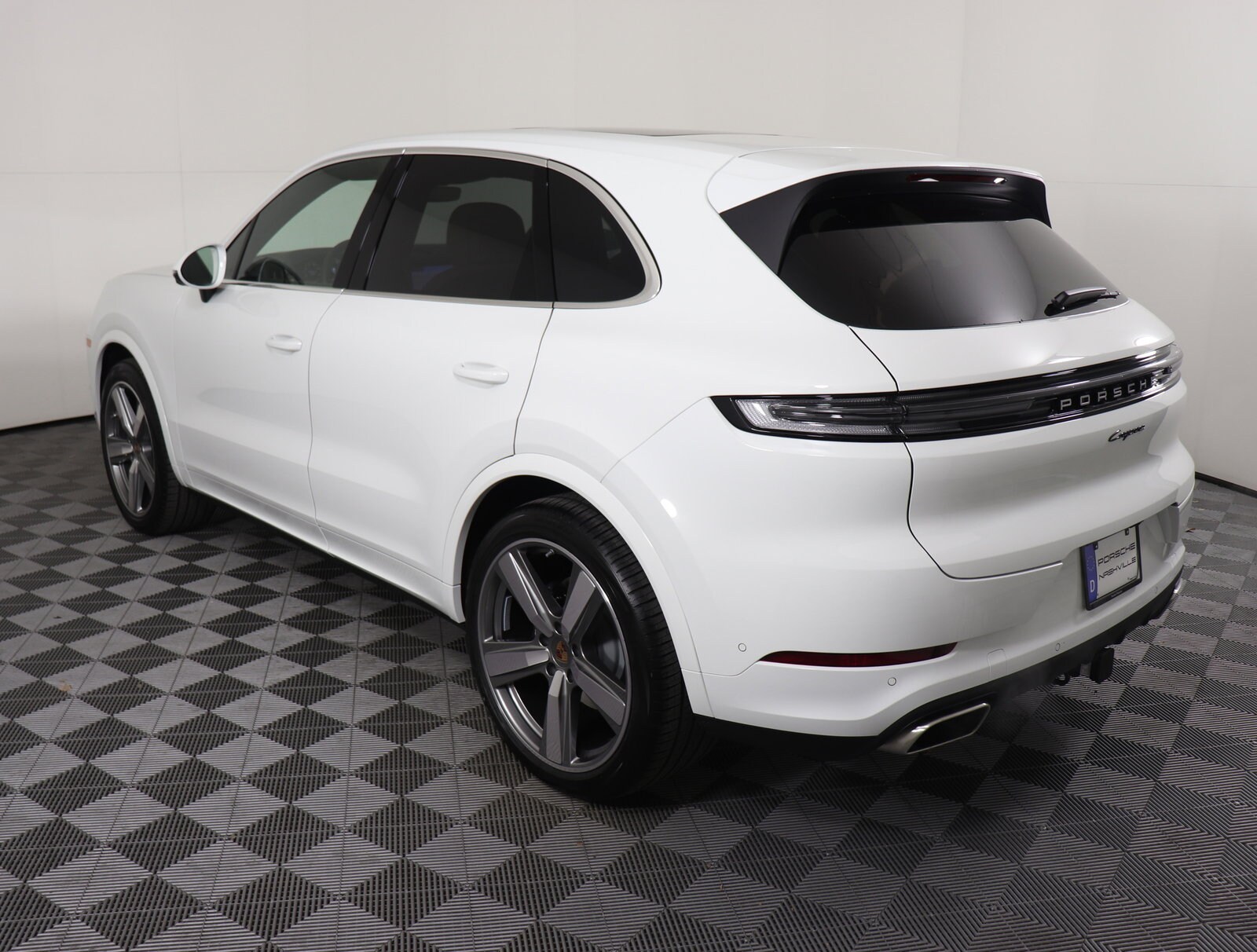 2025 Porsche Cayenne photo 3