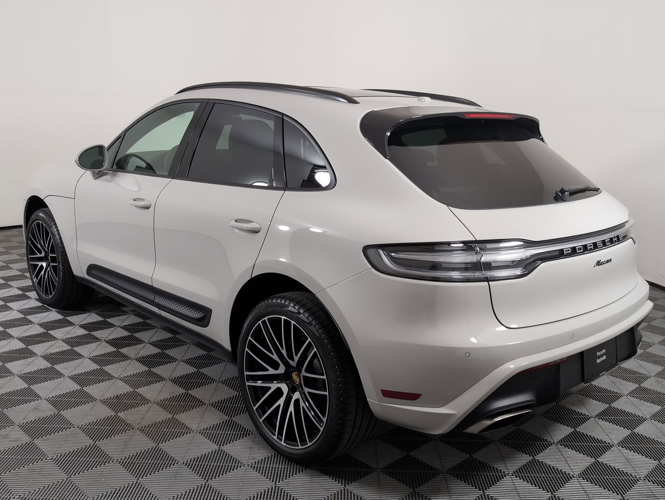 2026 Porsche Macan T photo 3