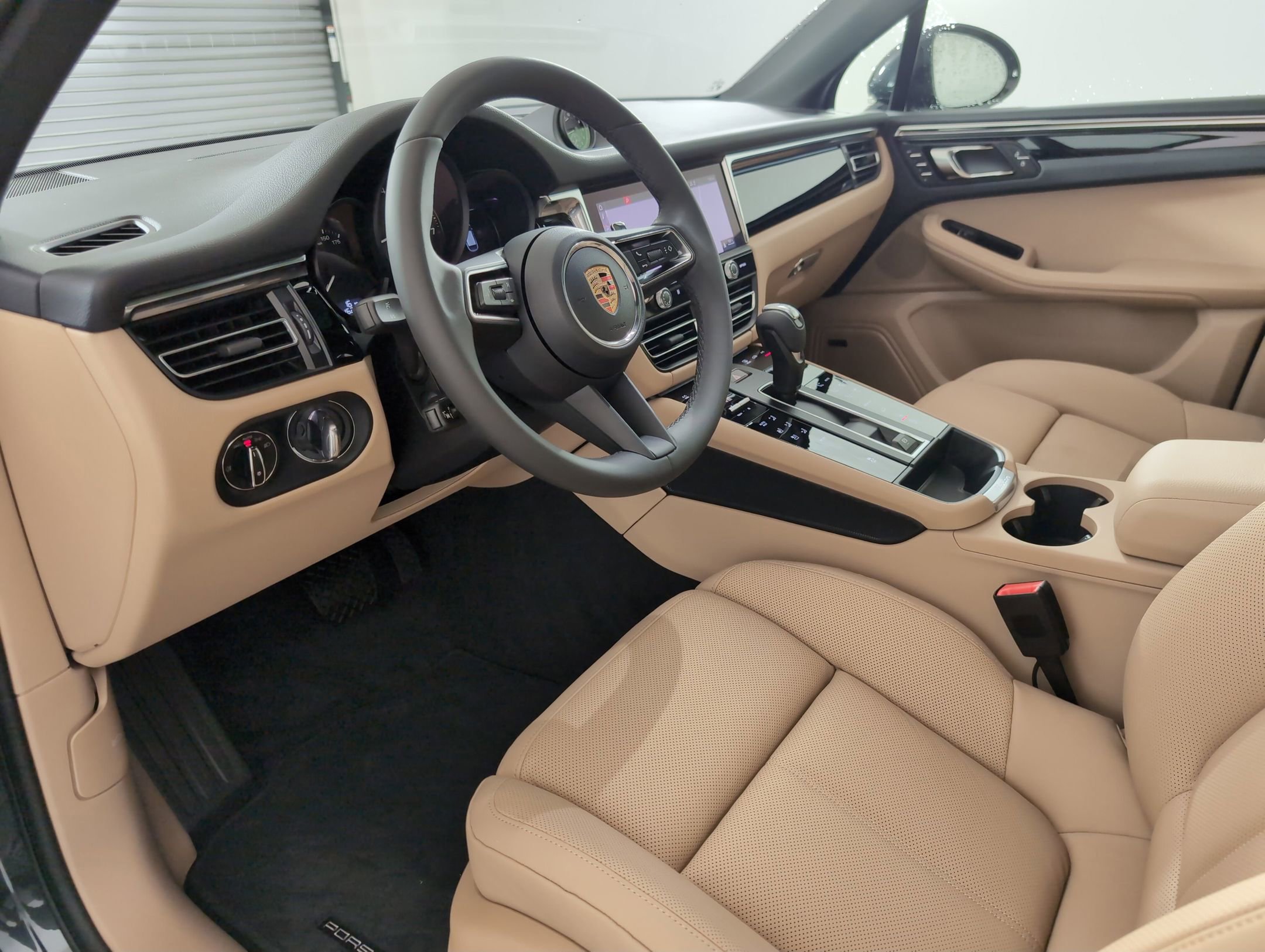2026 Porsche Macan T photo 4