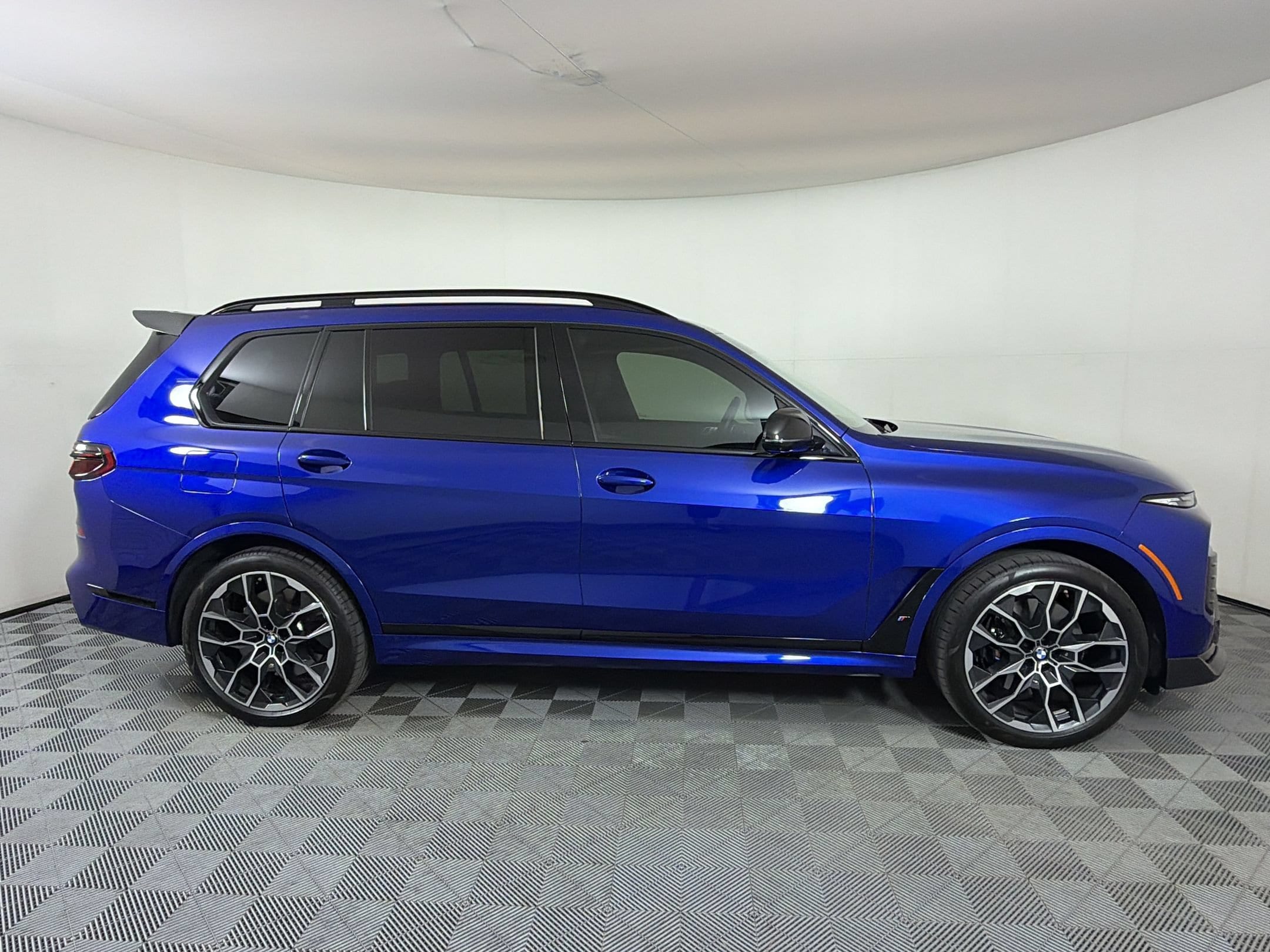 2025 BMW X7 M60i SUV