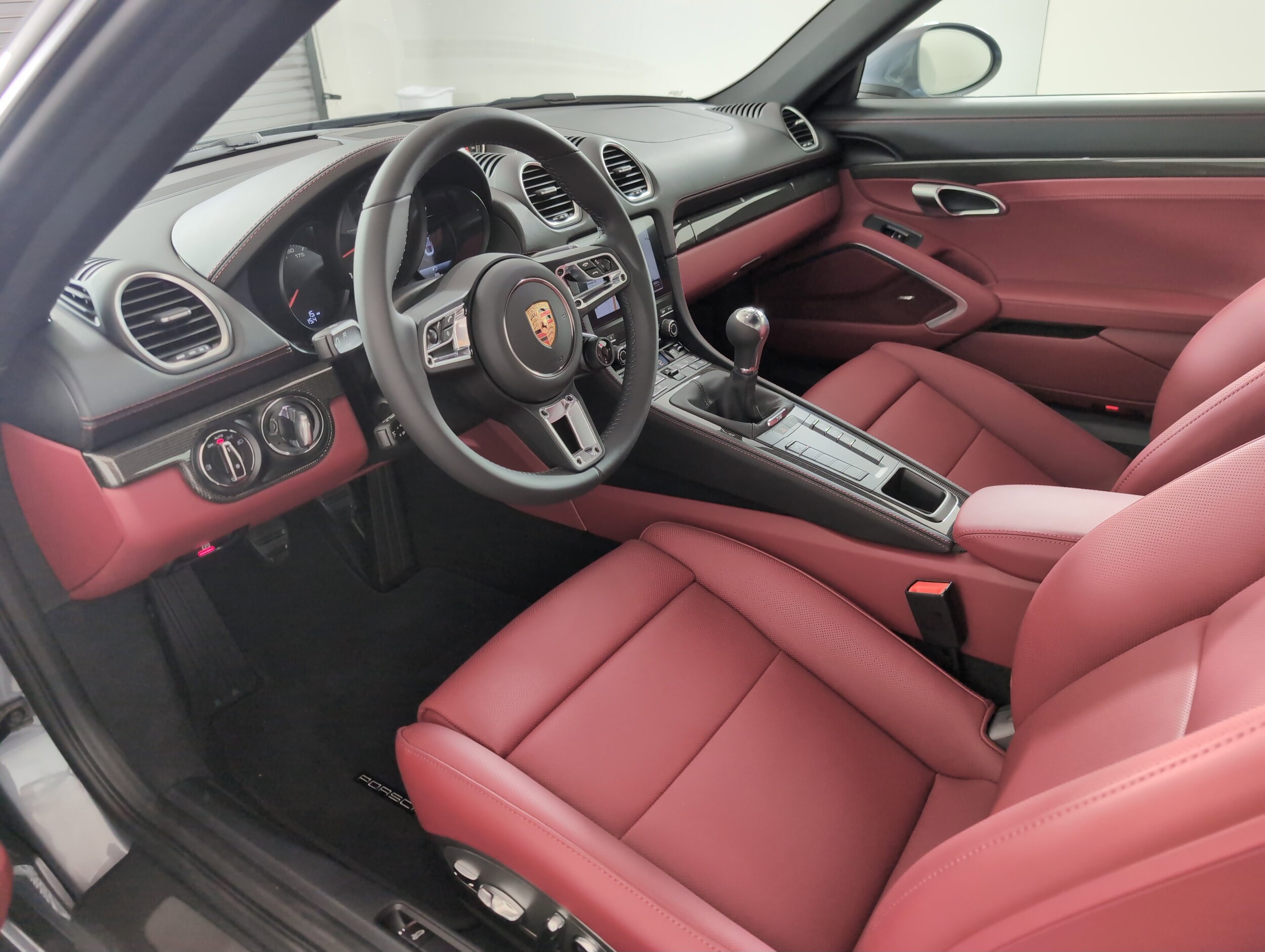 2025 Porsche Cayman Base photo 4